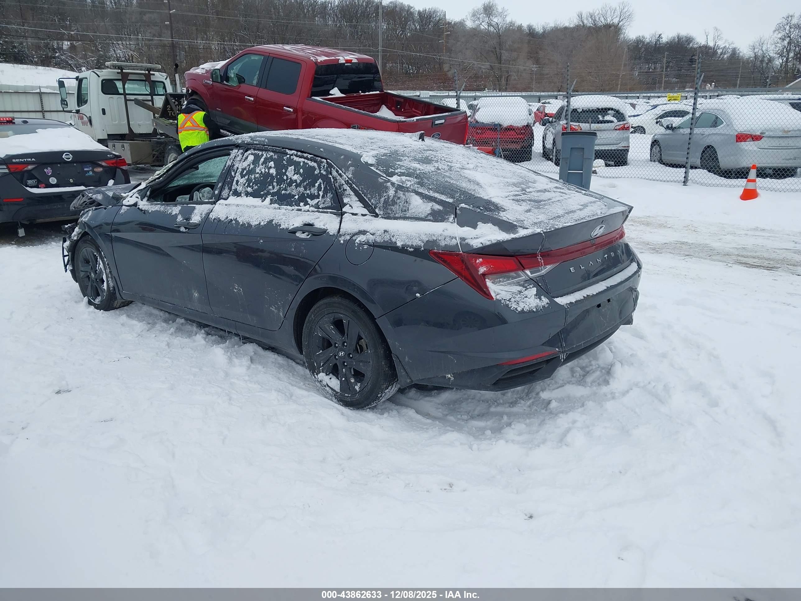 HYUNDAI ELANTRA image 3