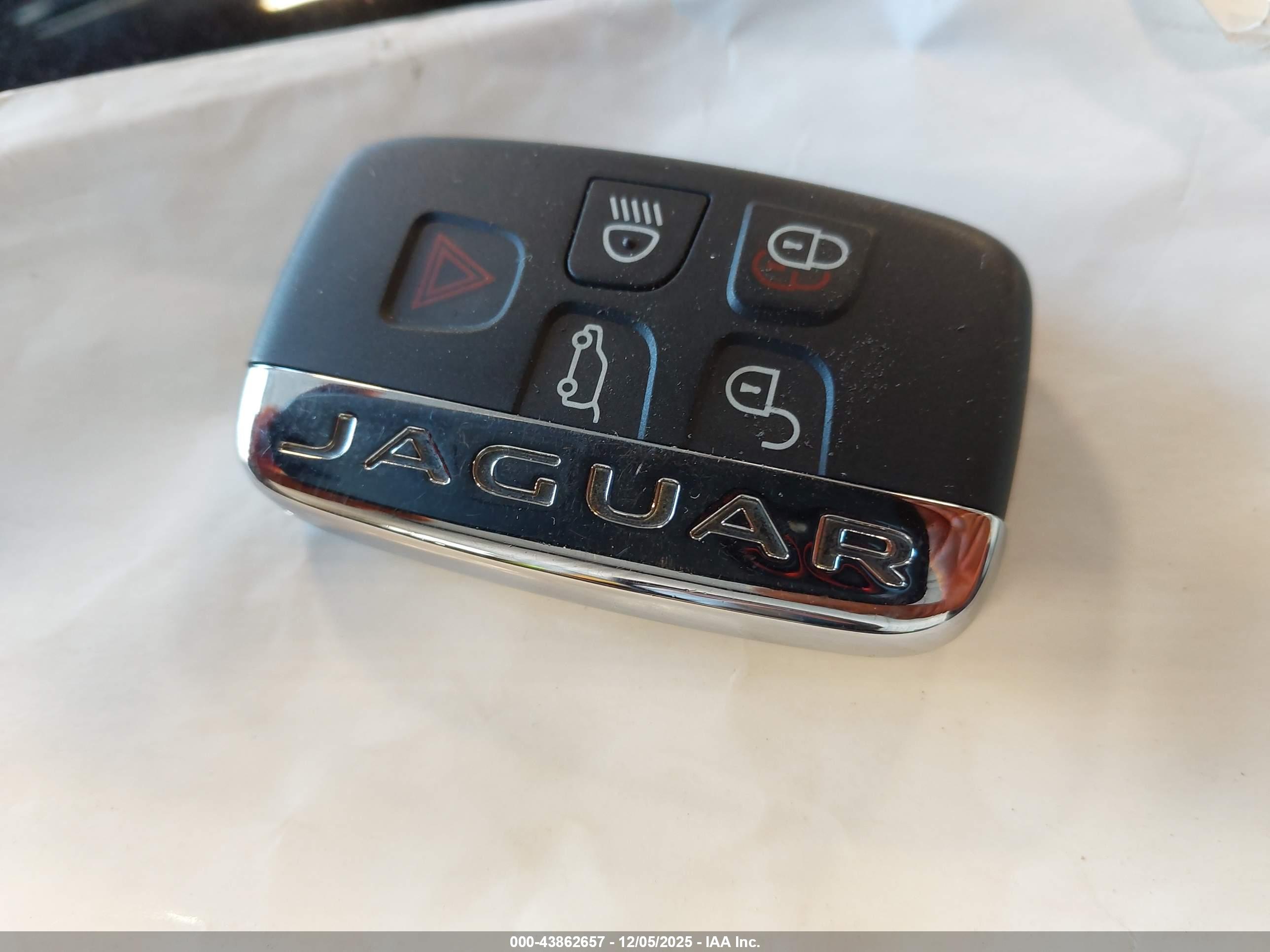 JAGUAR F-PACE image 11