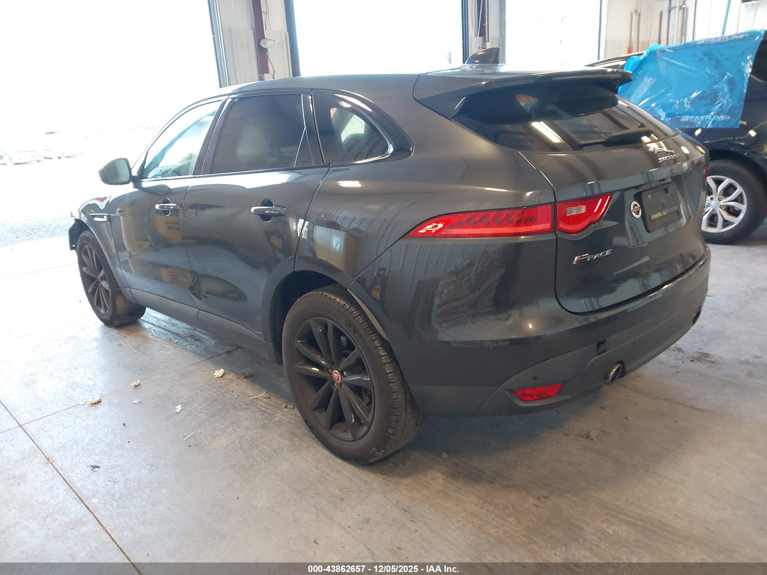 JAGUAR F-PACE image 3