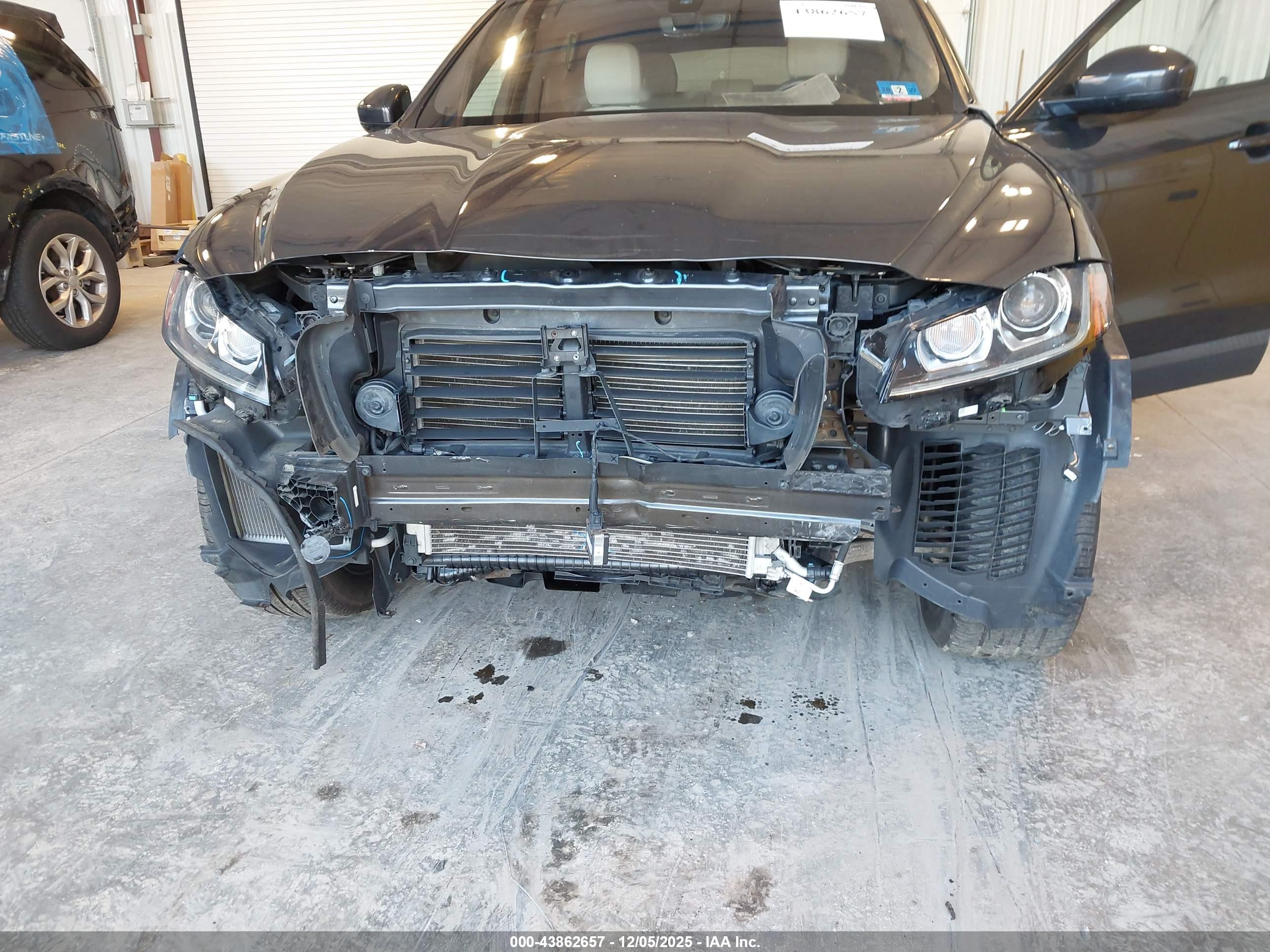 JAGUAR F-PACE image 6