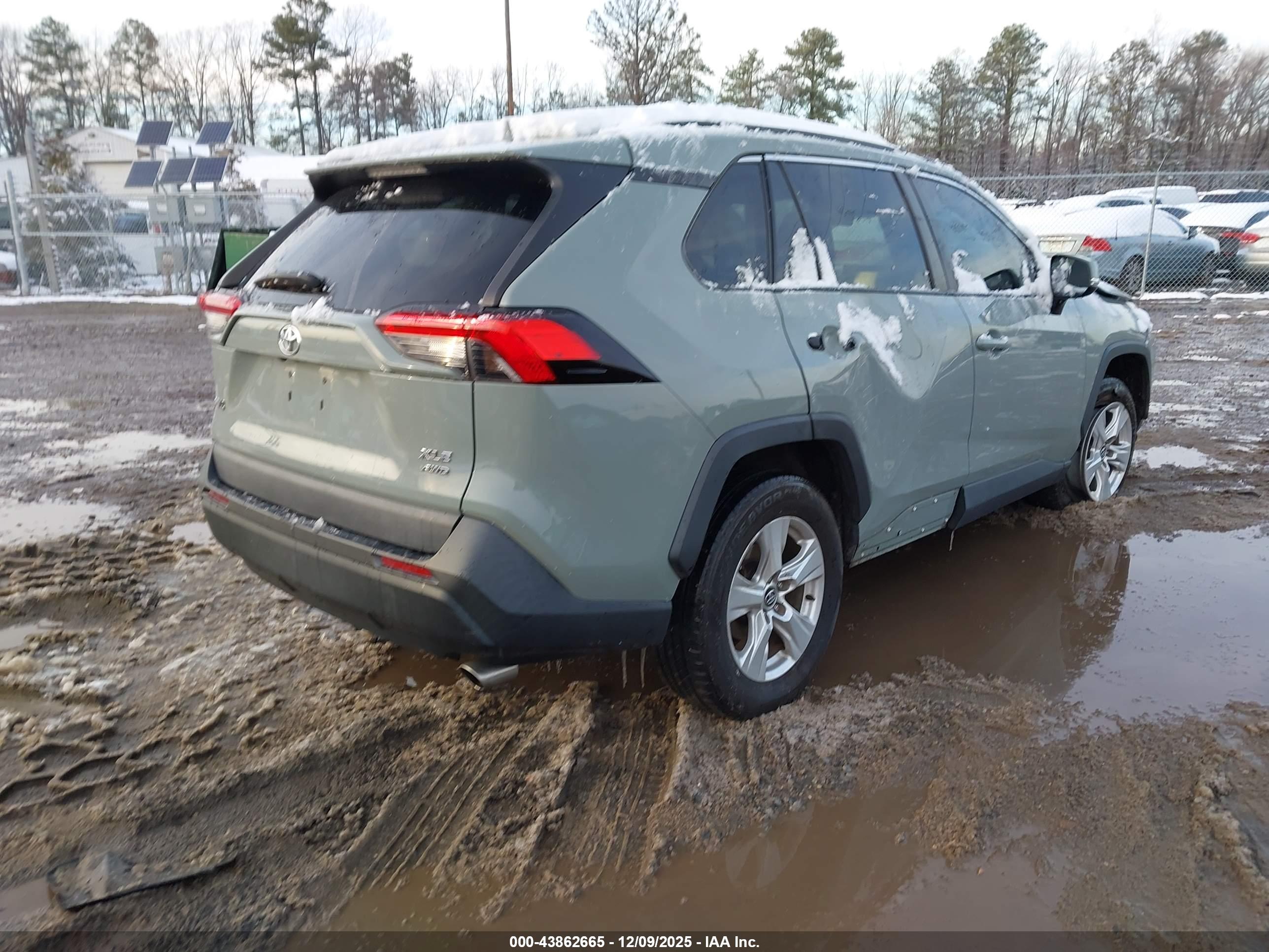 TOYOTA RAV4 image 4