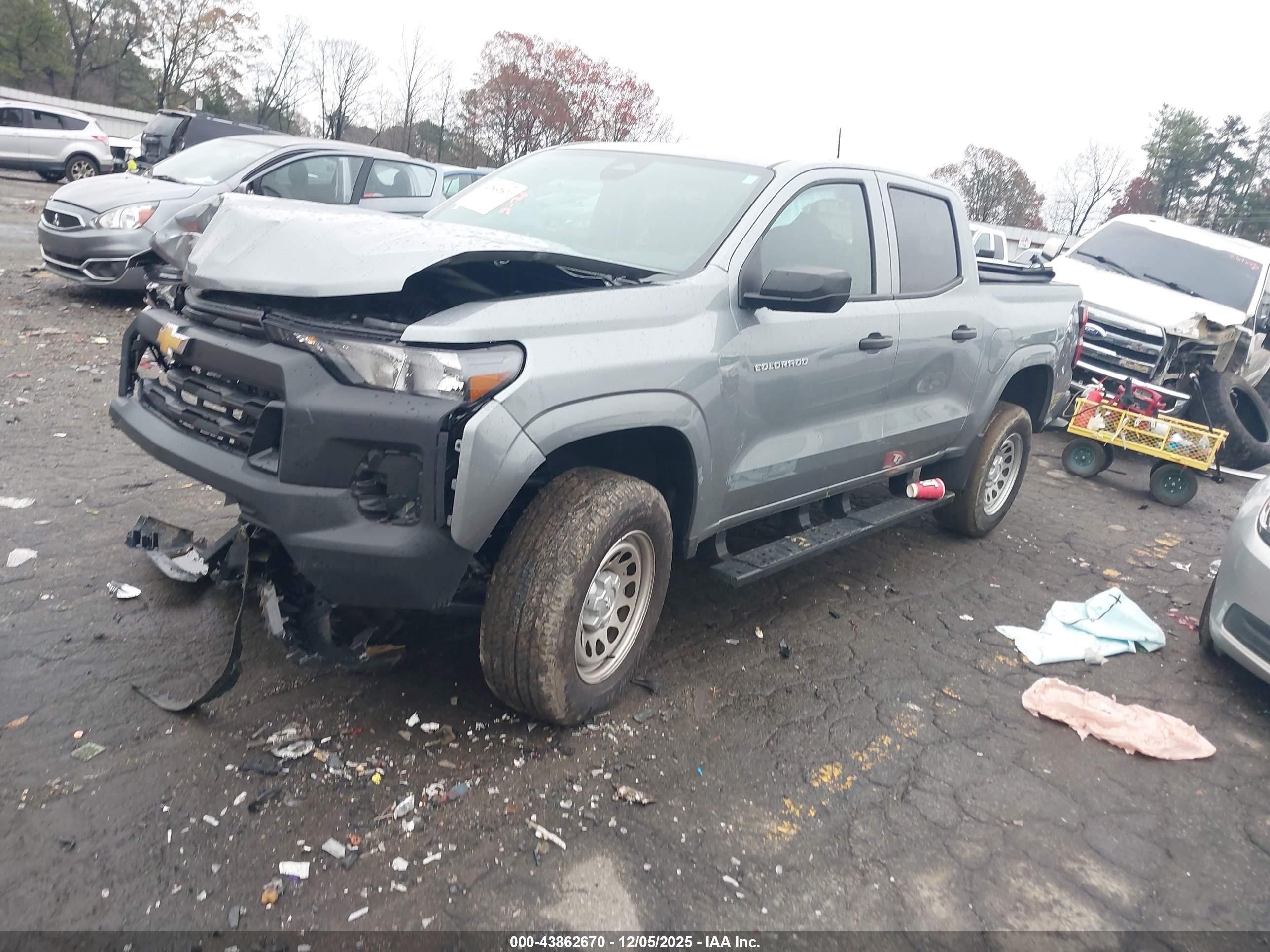 CHEVROLET COLORADO image 2