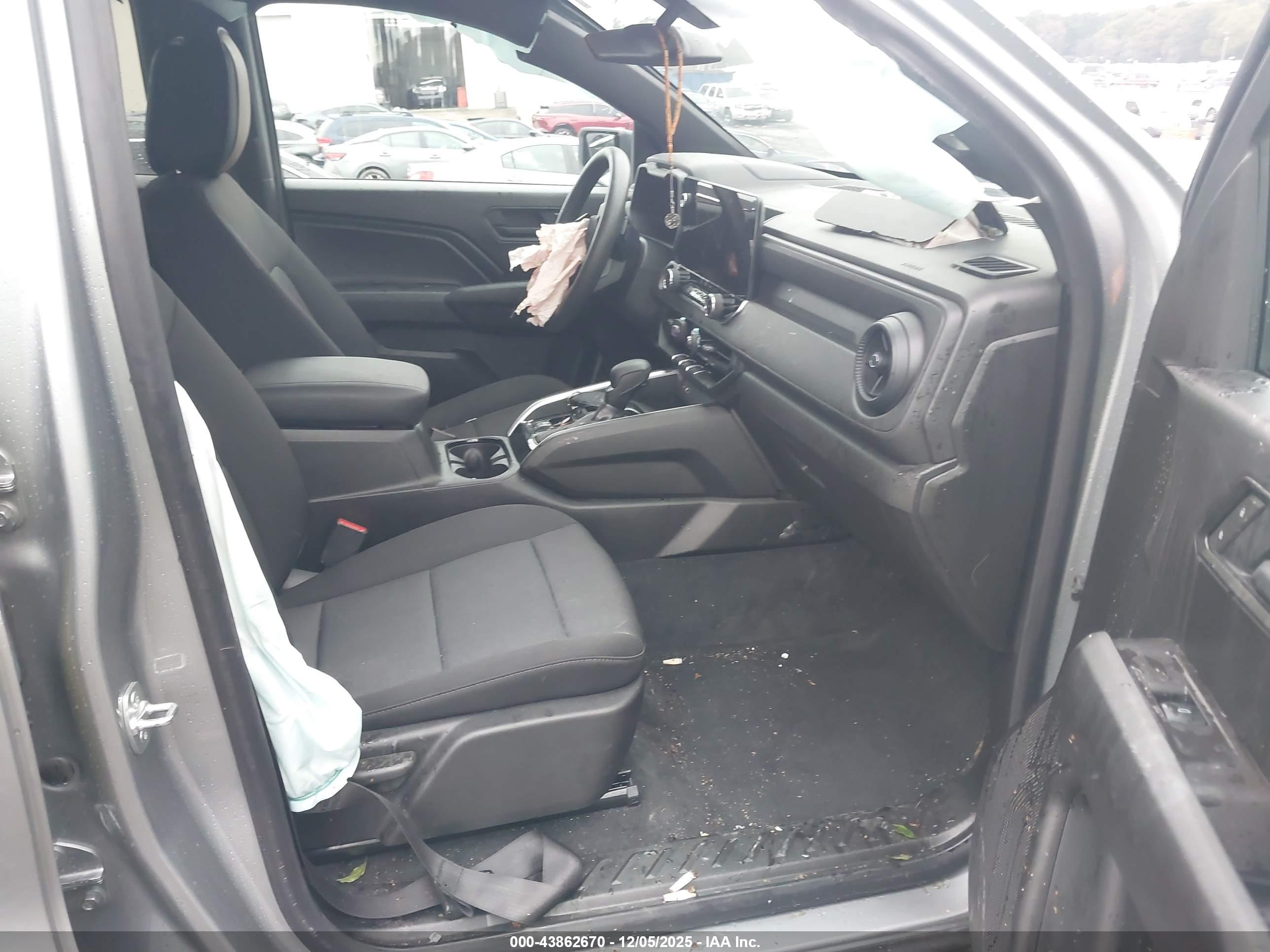 CHEVROLET COLORADO image 5