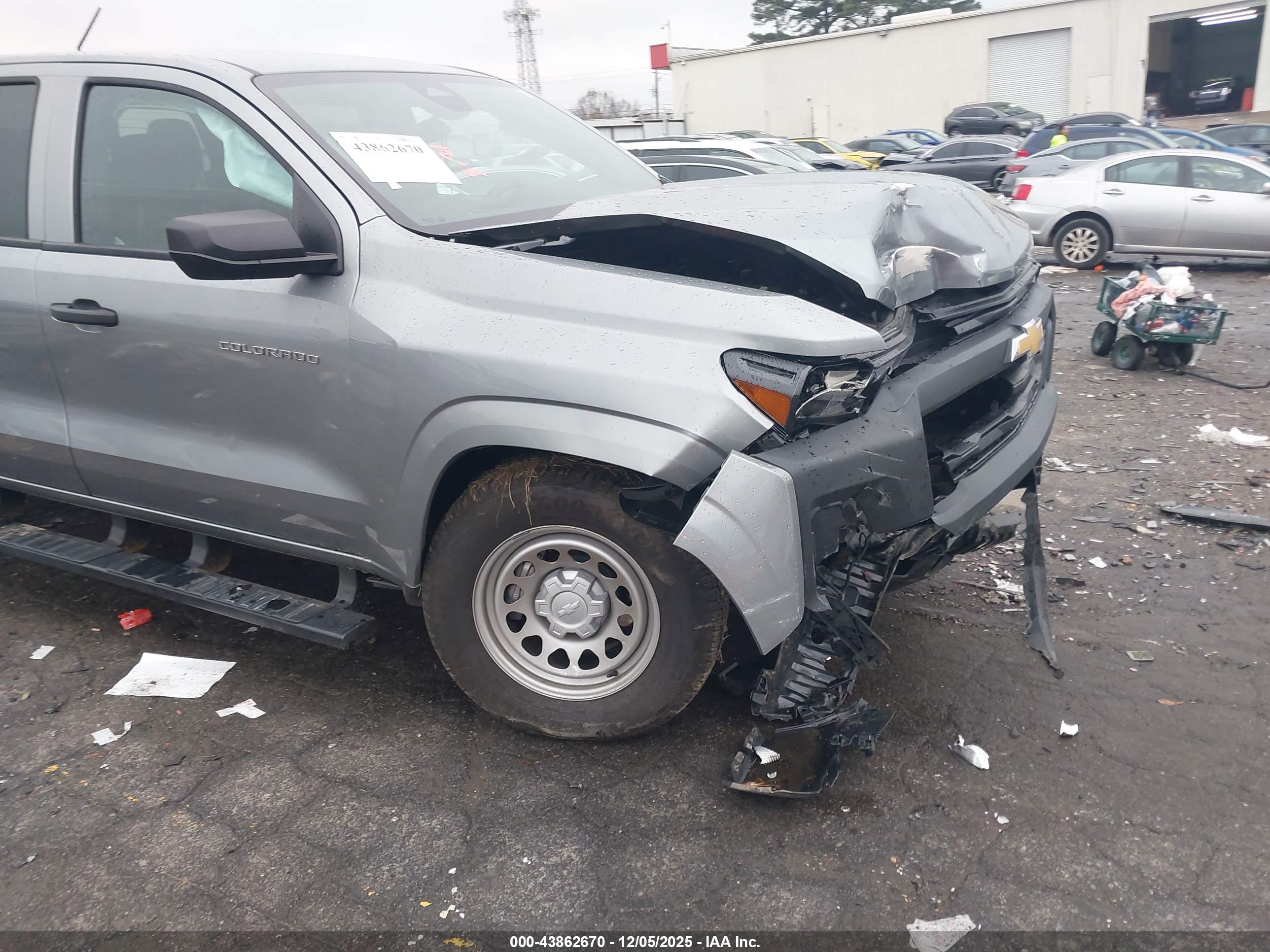 CHEVROLET COLORADO image 6