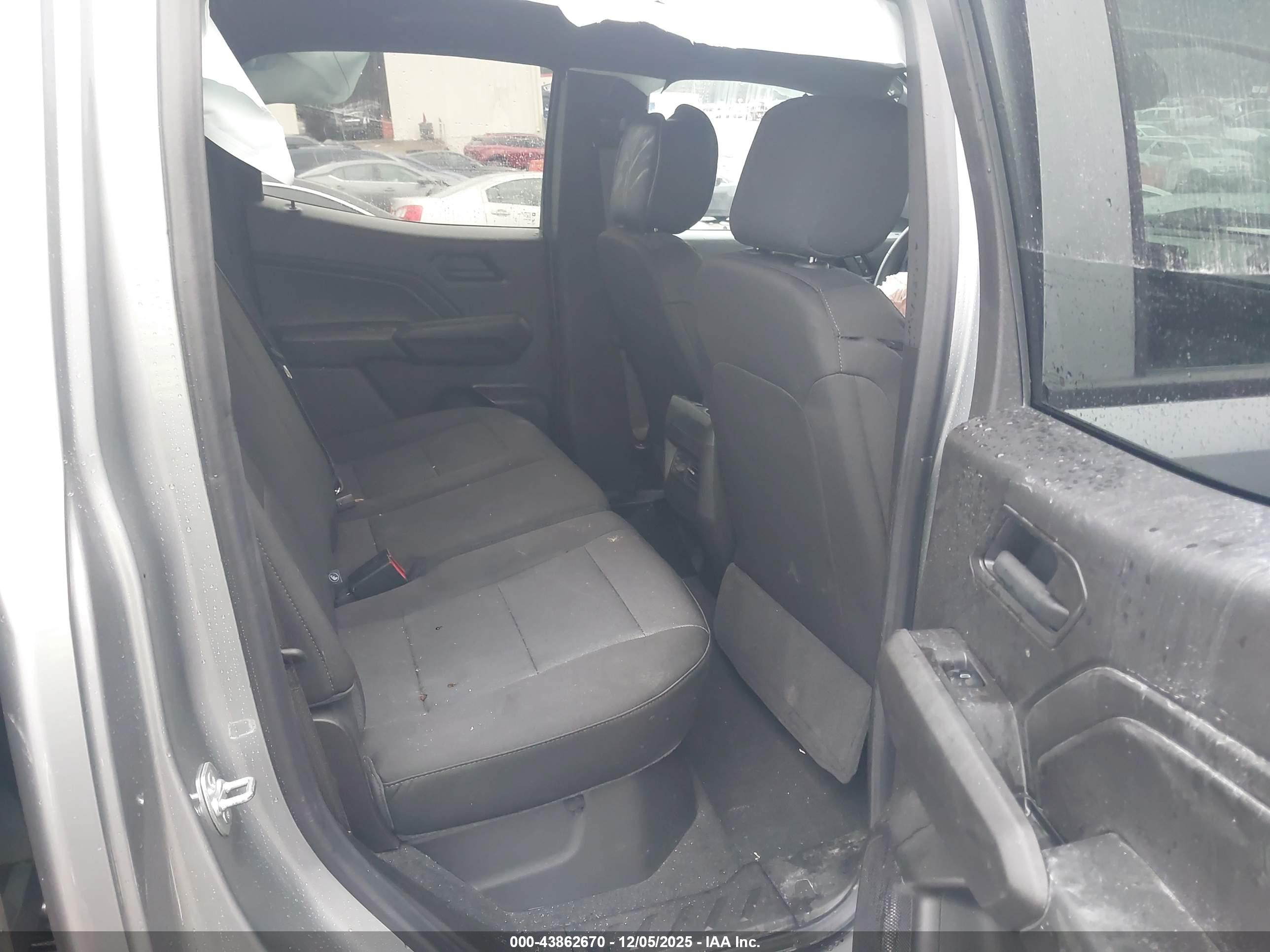 CHEVROLET COLORADO image 8