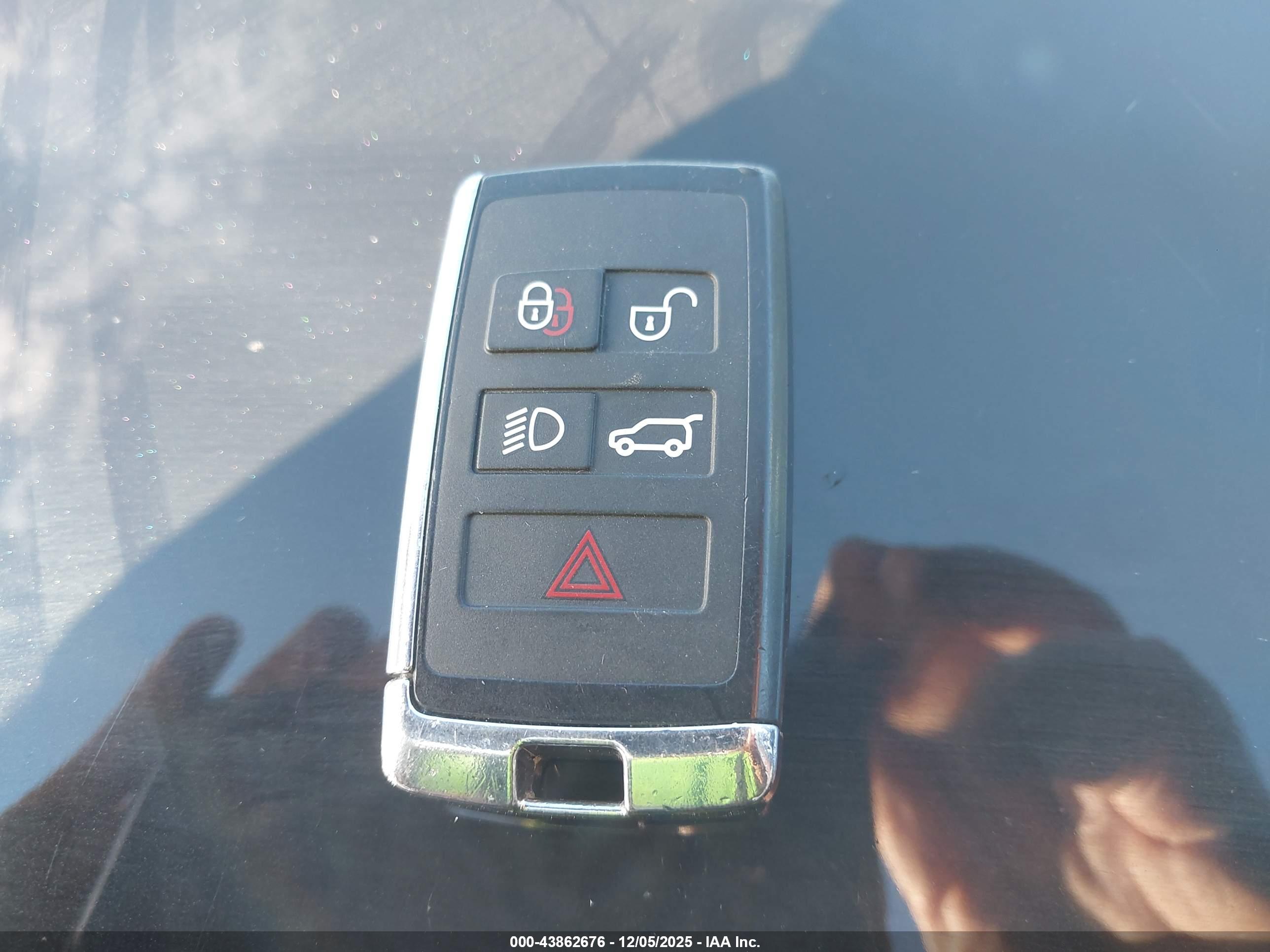 LAND ROVER image 11