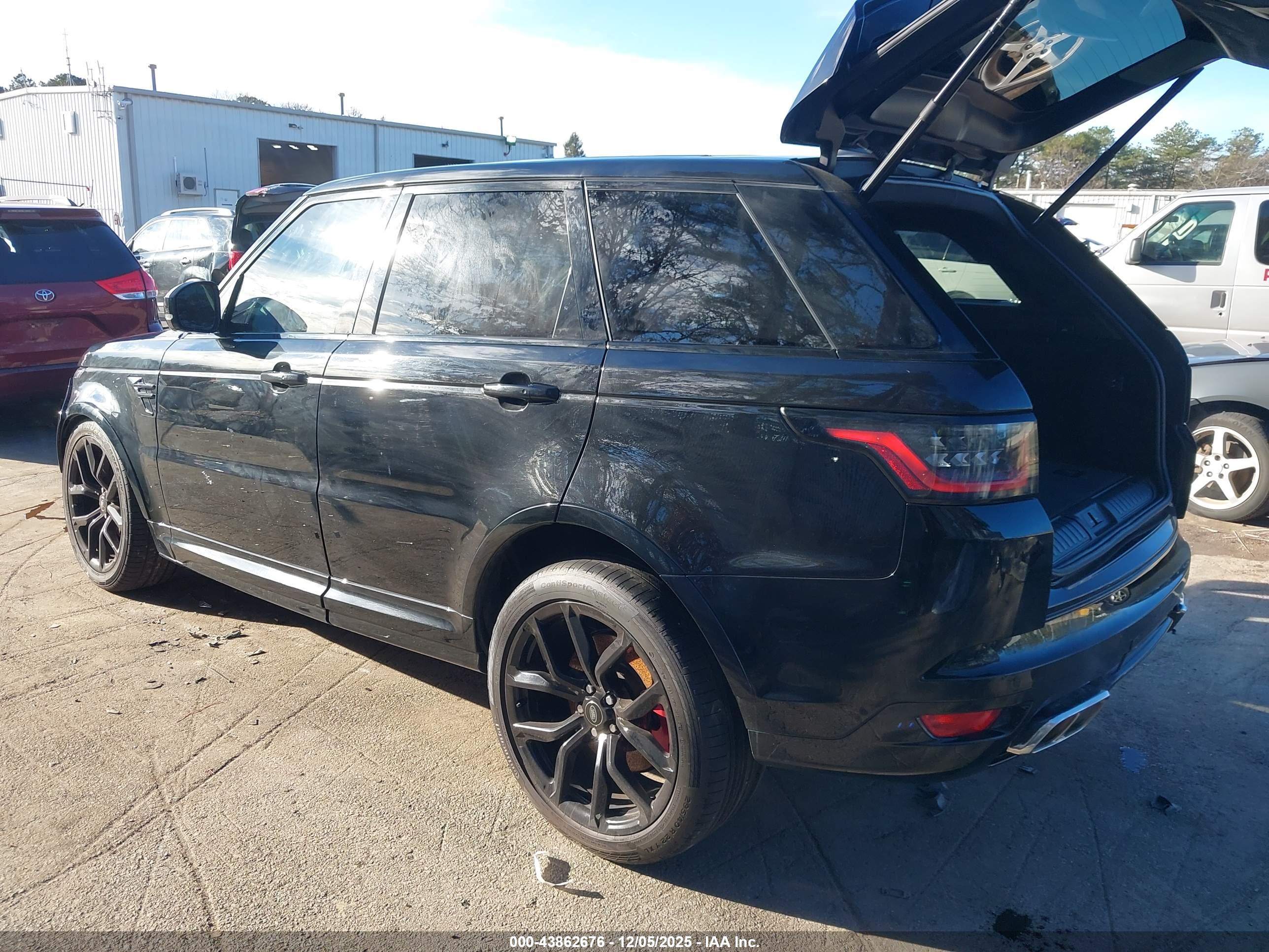 LAND ROVER image 3