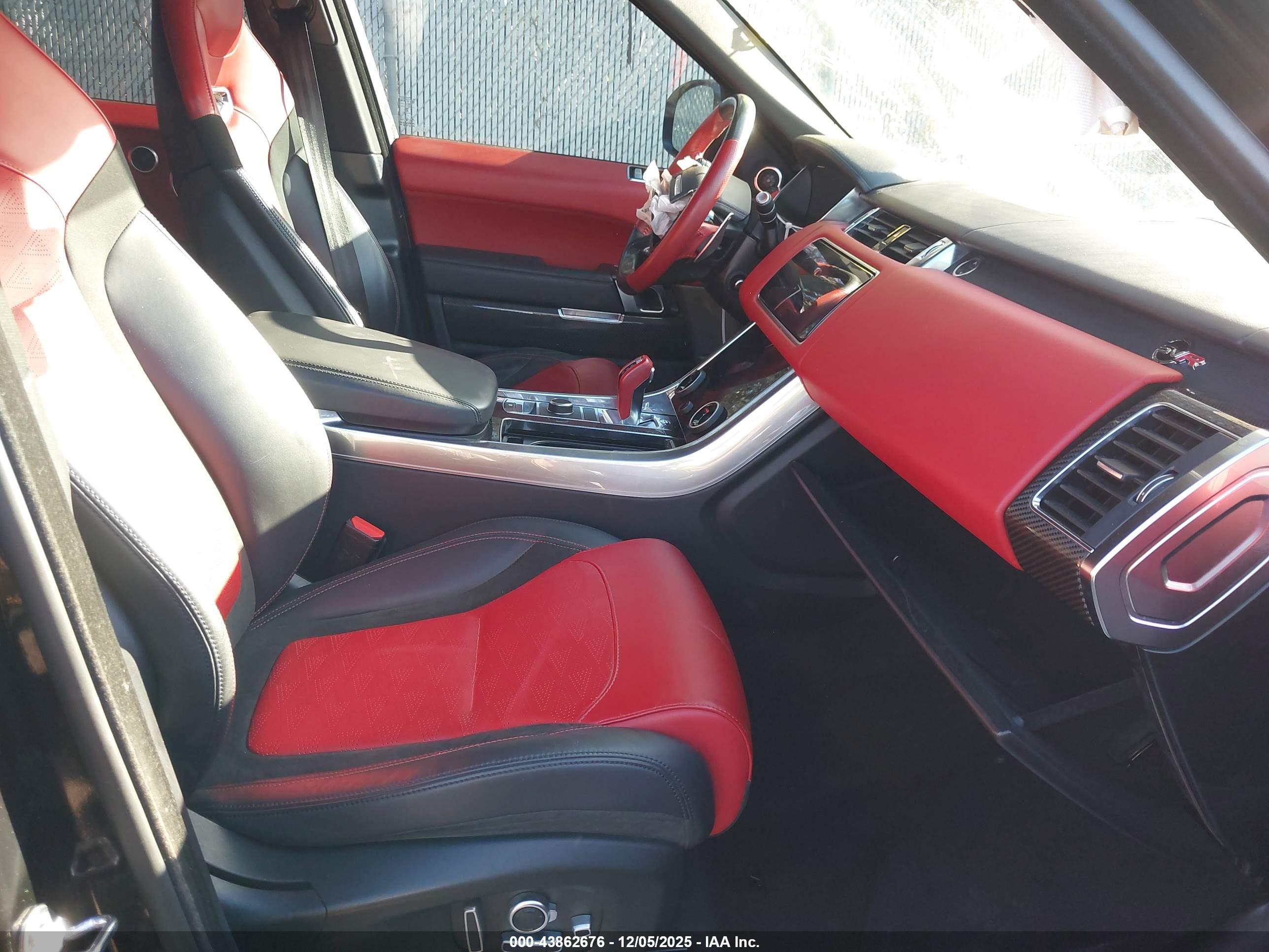 LAND ROVER image 5