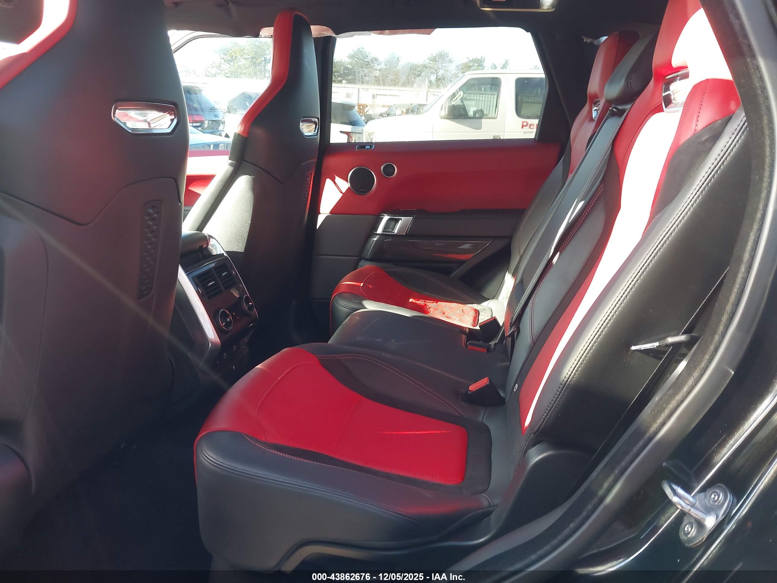 LAND ROVER image 8
