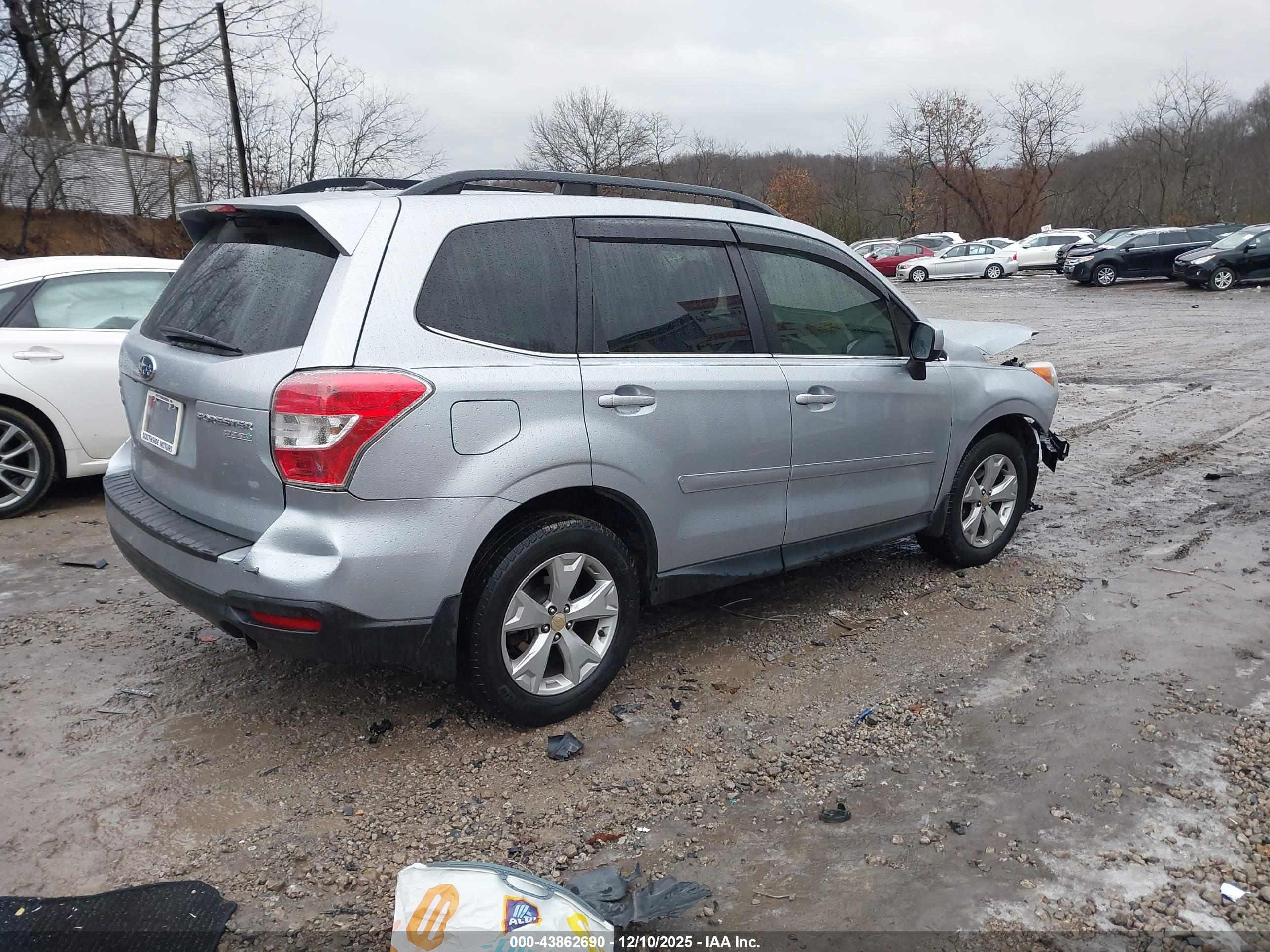 SUBARU FORESTER image 4