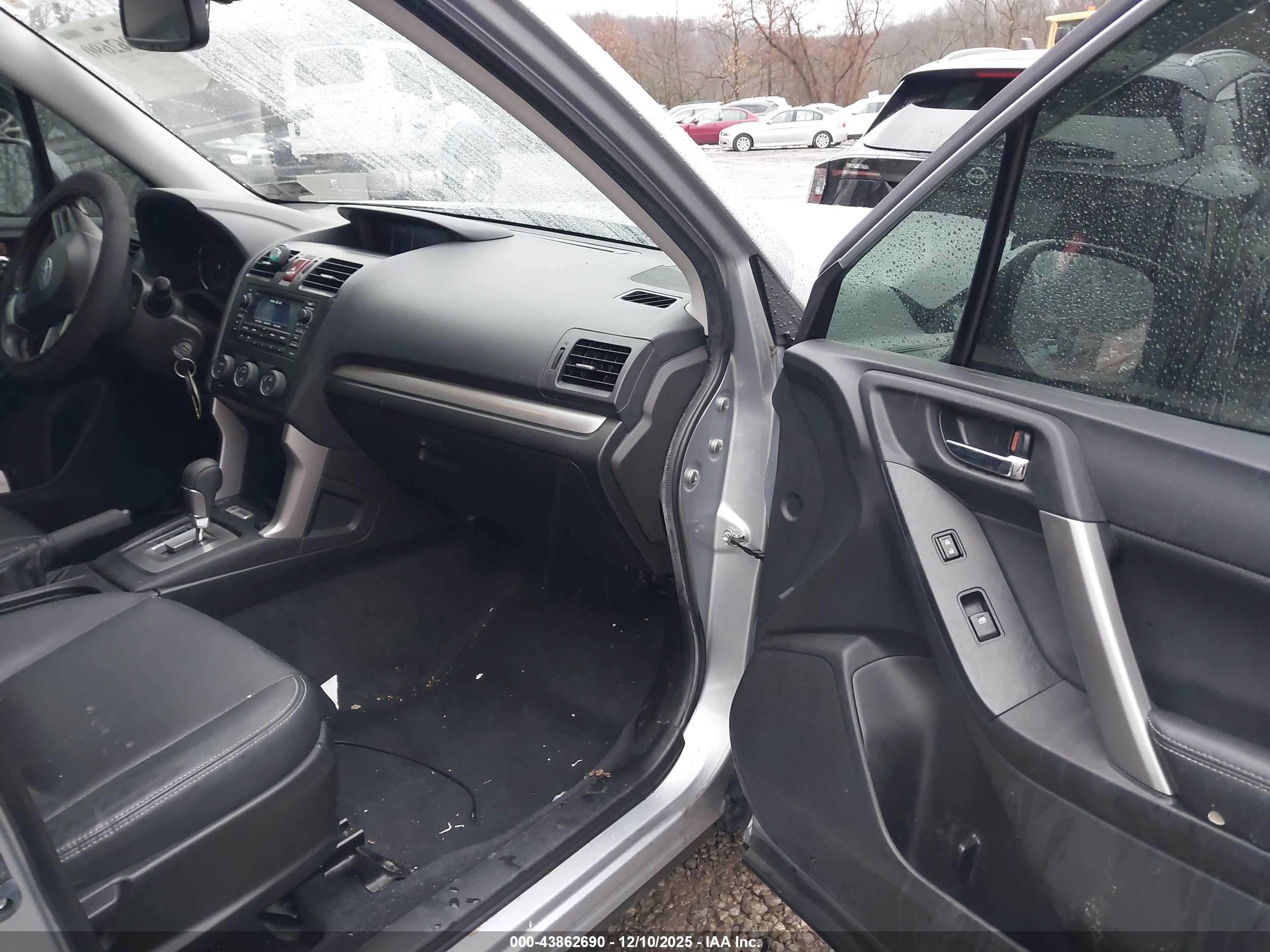 SUBARU FORESTER image 5