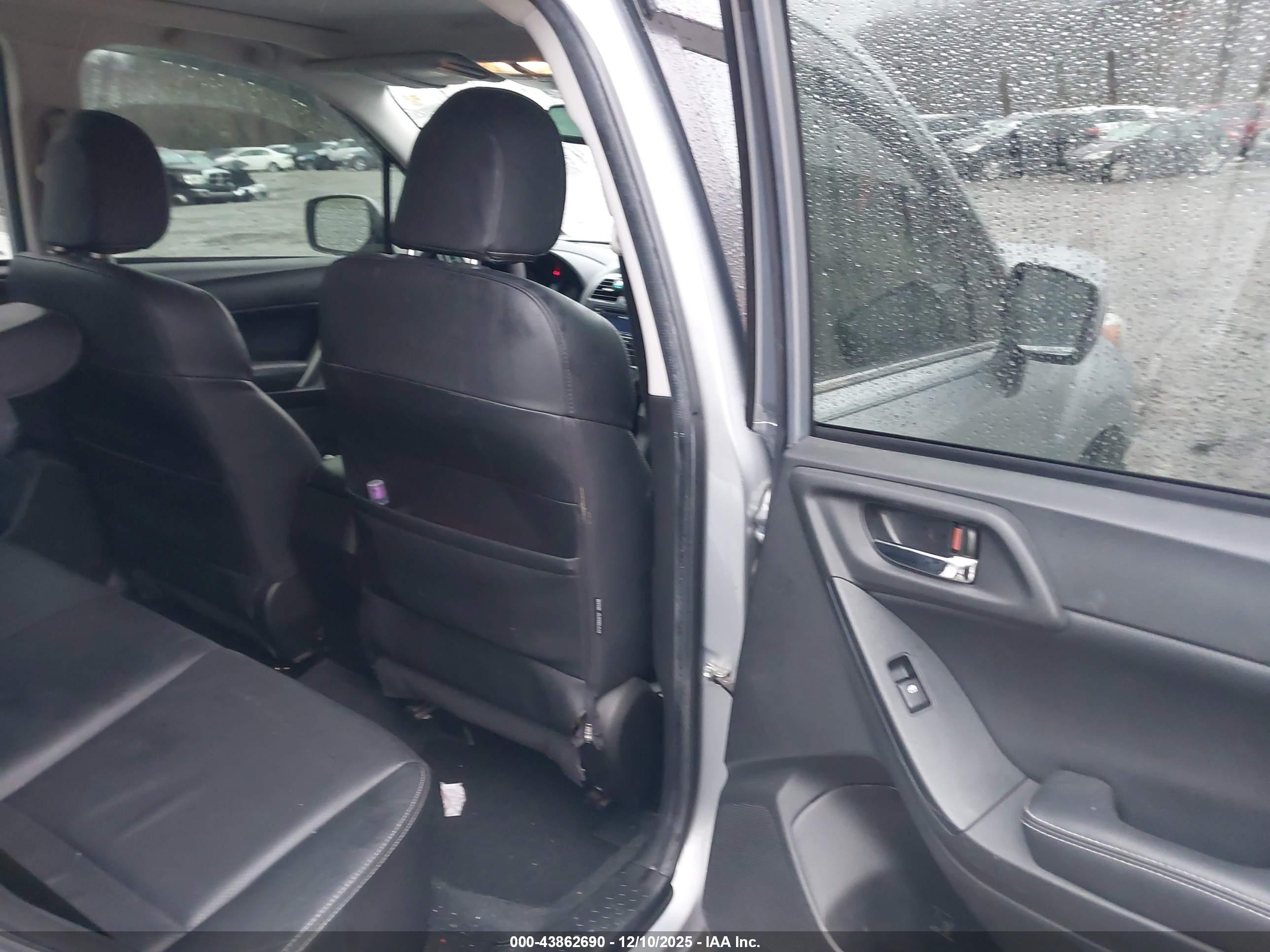 SUBARU FORESTER image 8