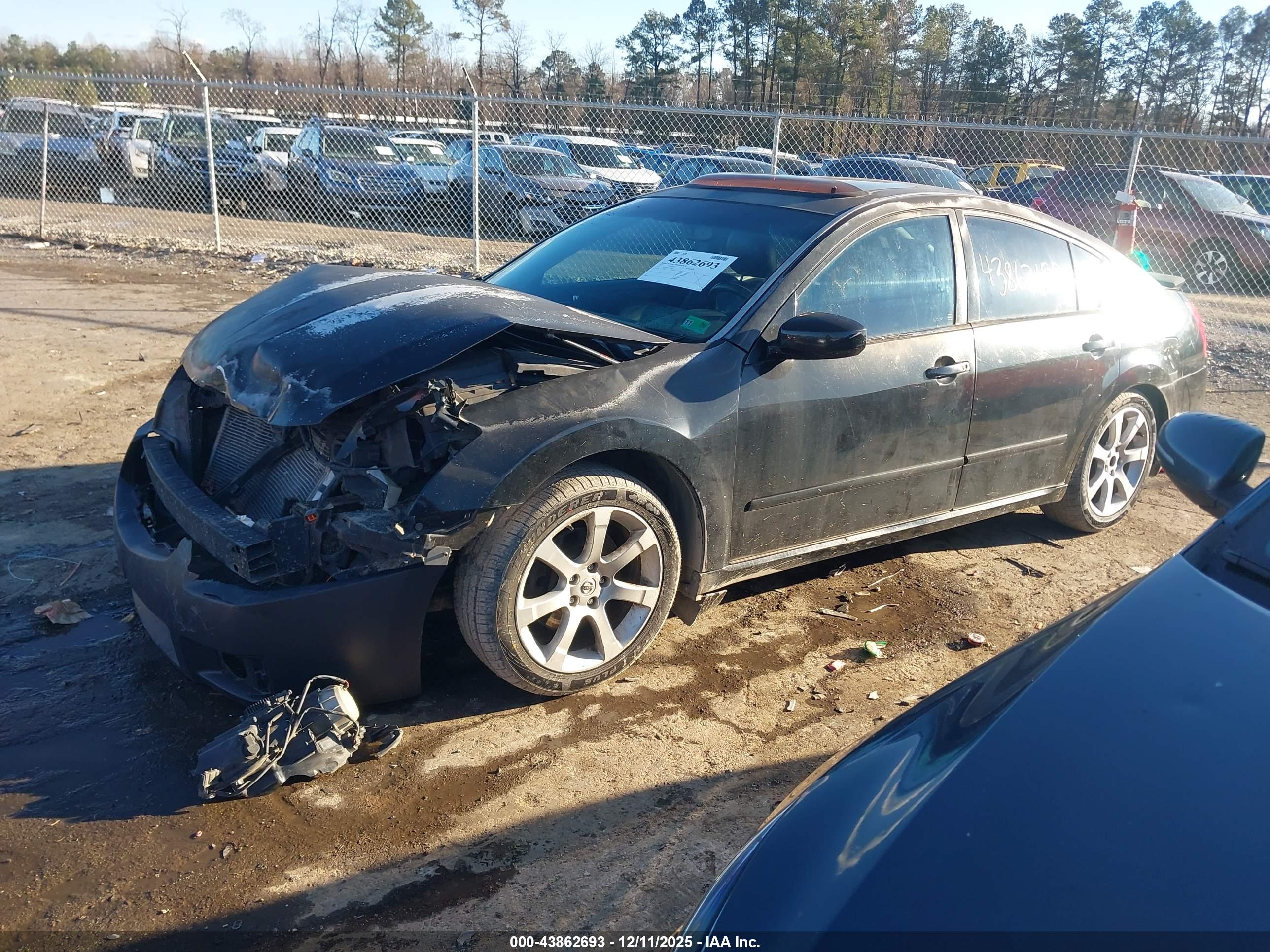 NISSAN MAXIMA image 2