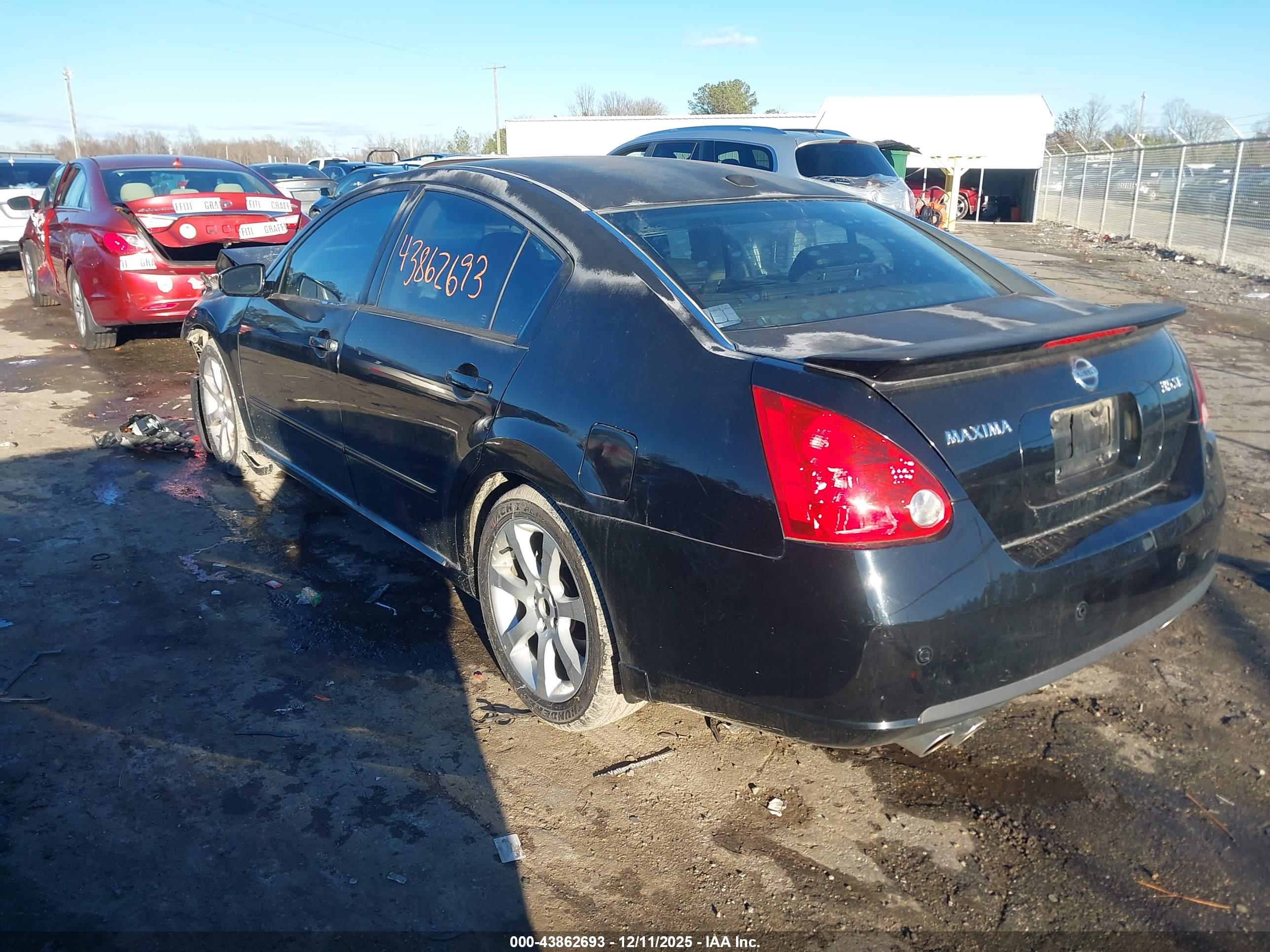 NISSAN MAXIMA image 3