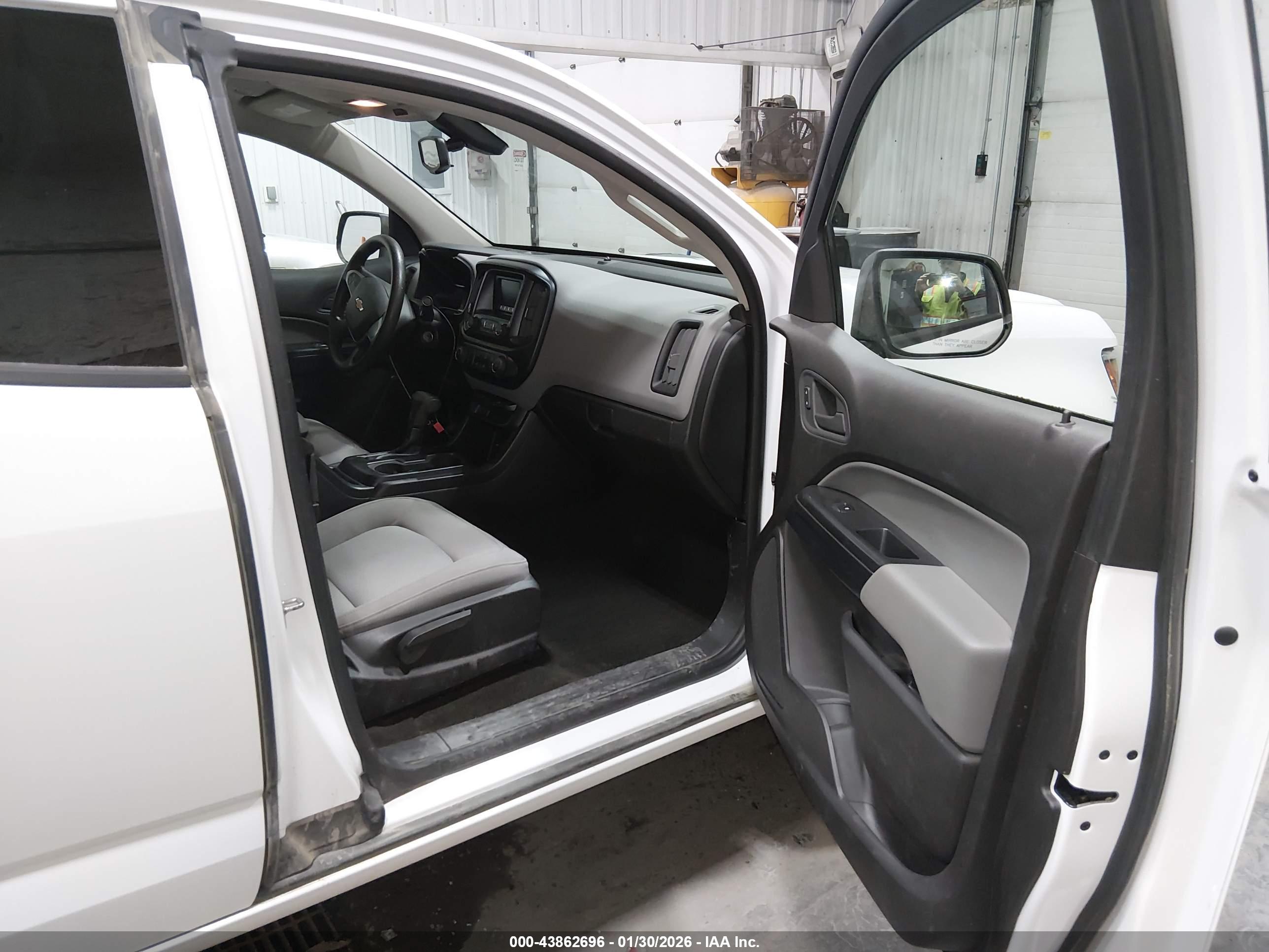CHEVROLET COLORADO image 5