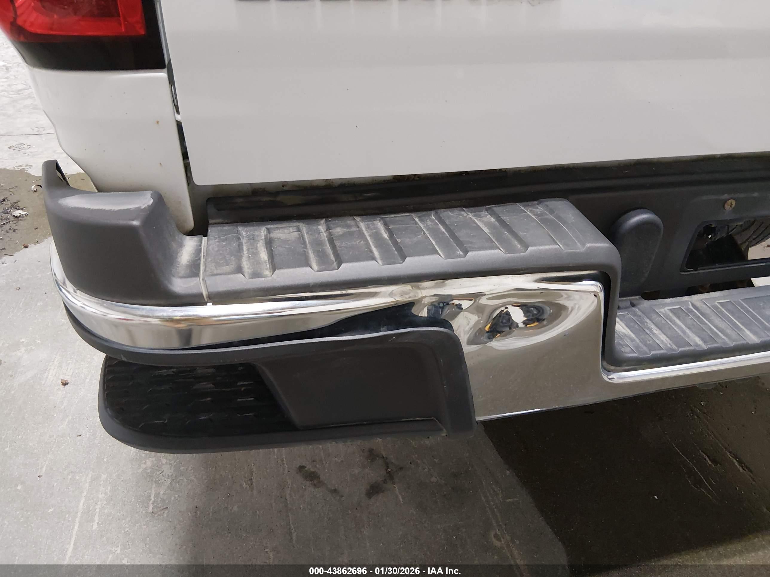 CHEVROLET COLORADO image 6