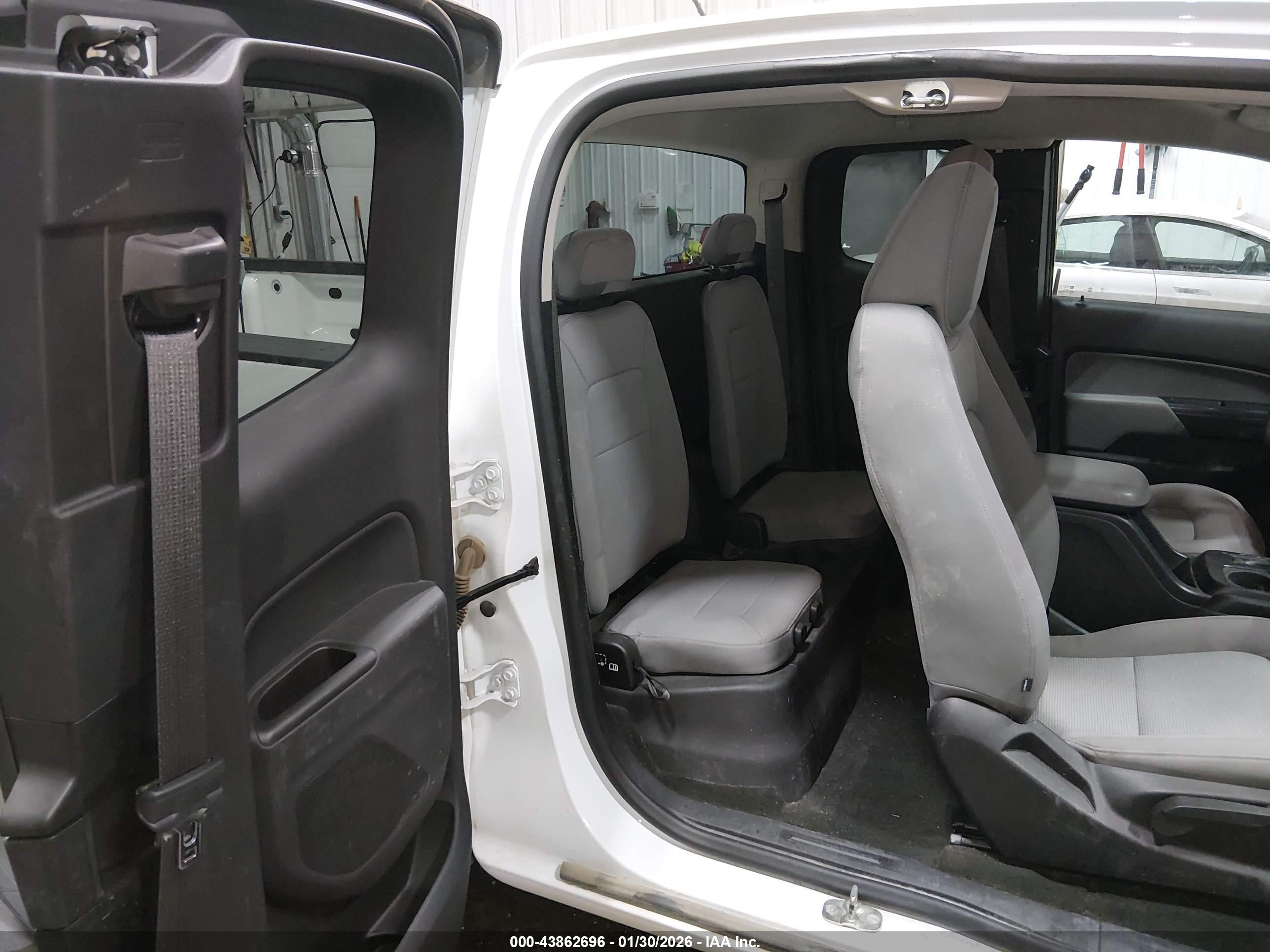 CHEVROLET COLORADO image 8