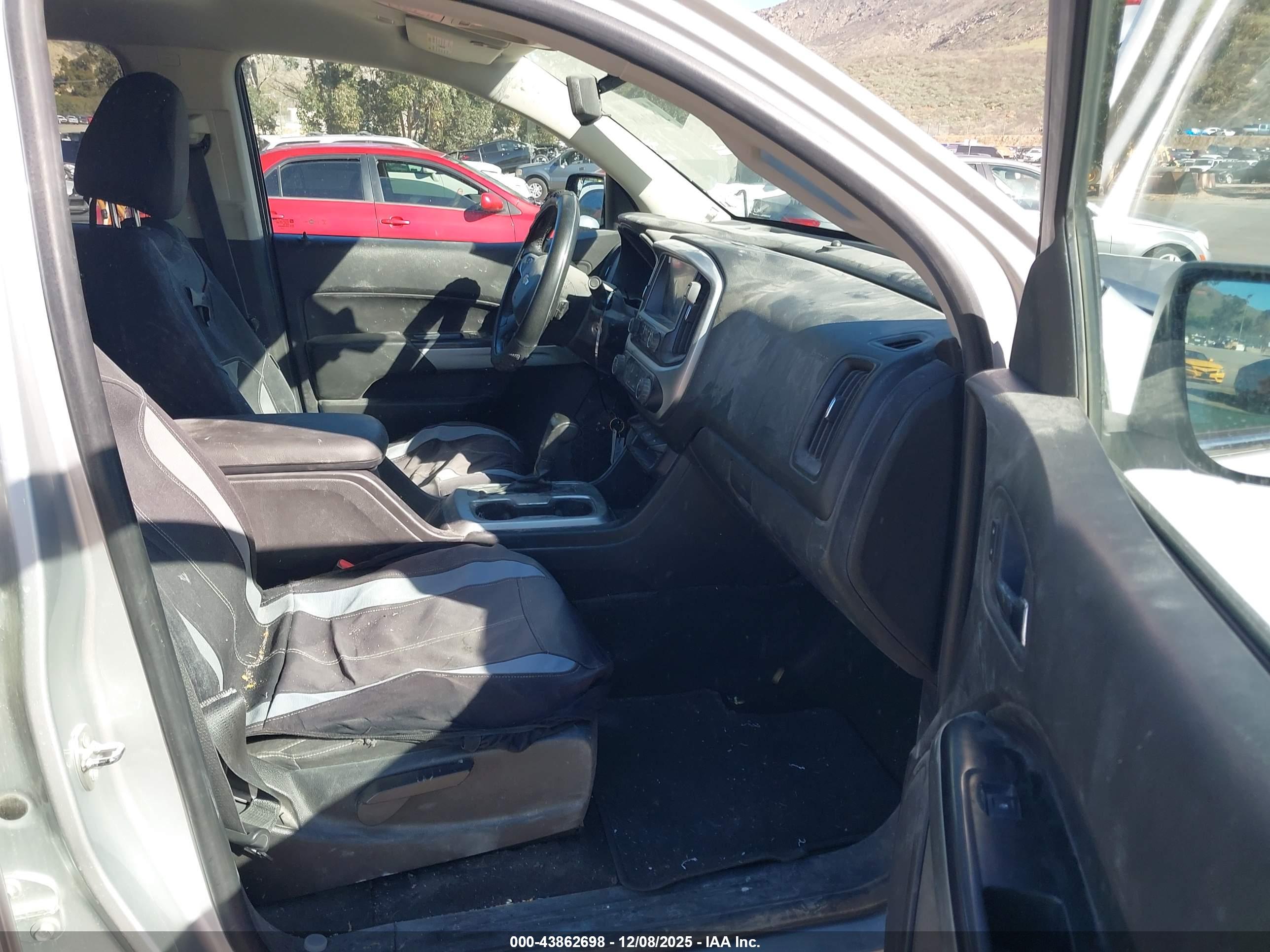 CHEVROLET COLORADO image 5