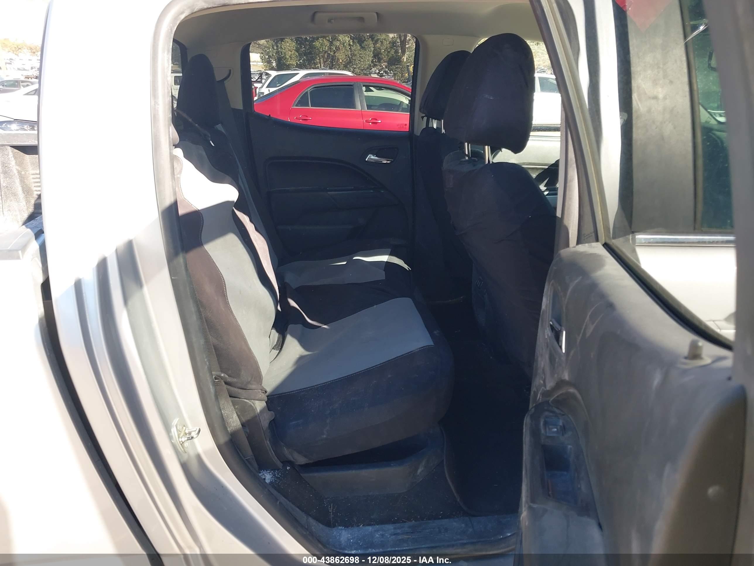CHEVROLET COLORADO image 8