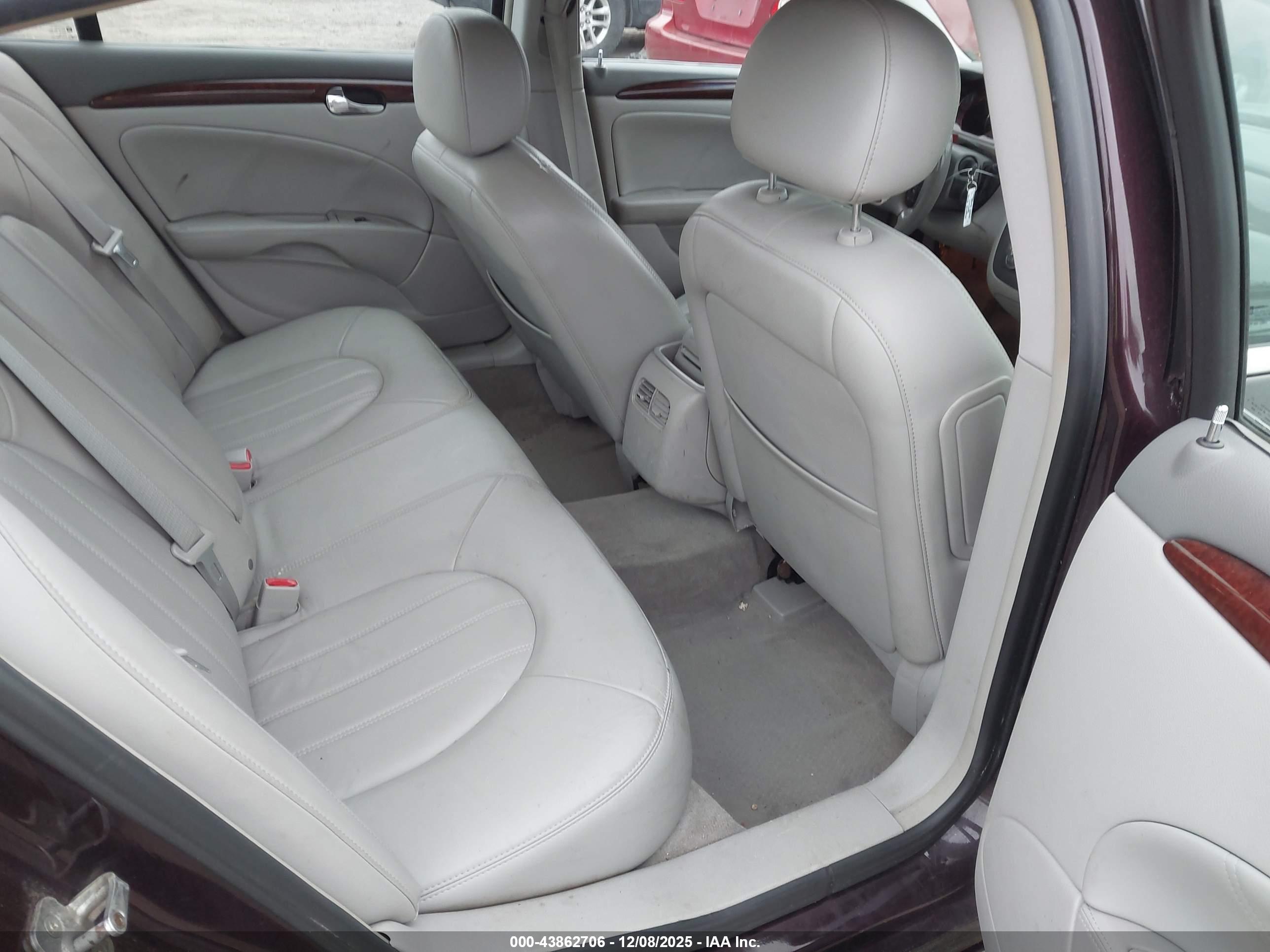 BUICK LUCERNE image 8