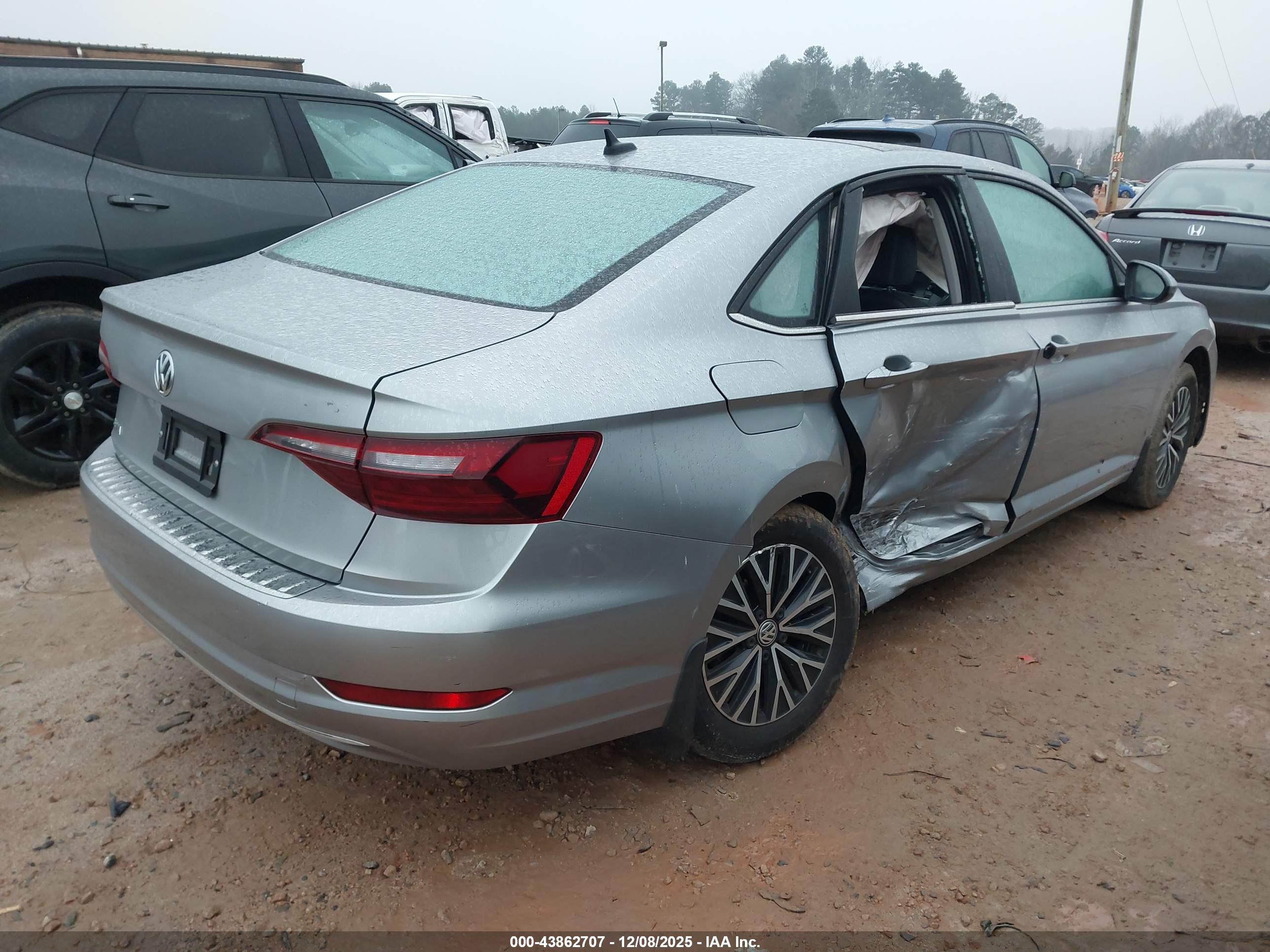 VOLKSWAGEN JETTA image 4