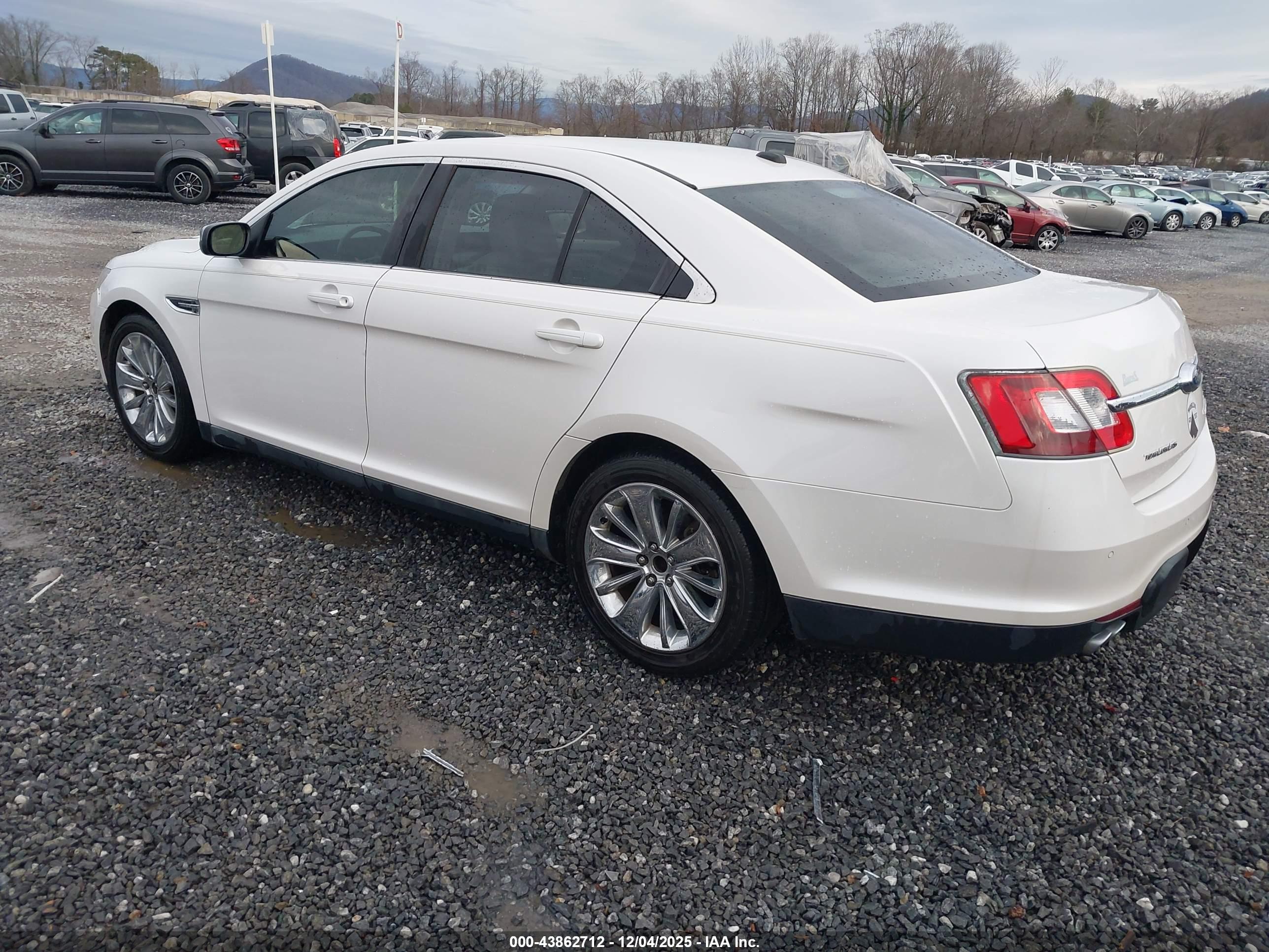 FORD TAURUS image 3