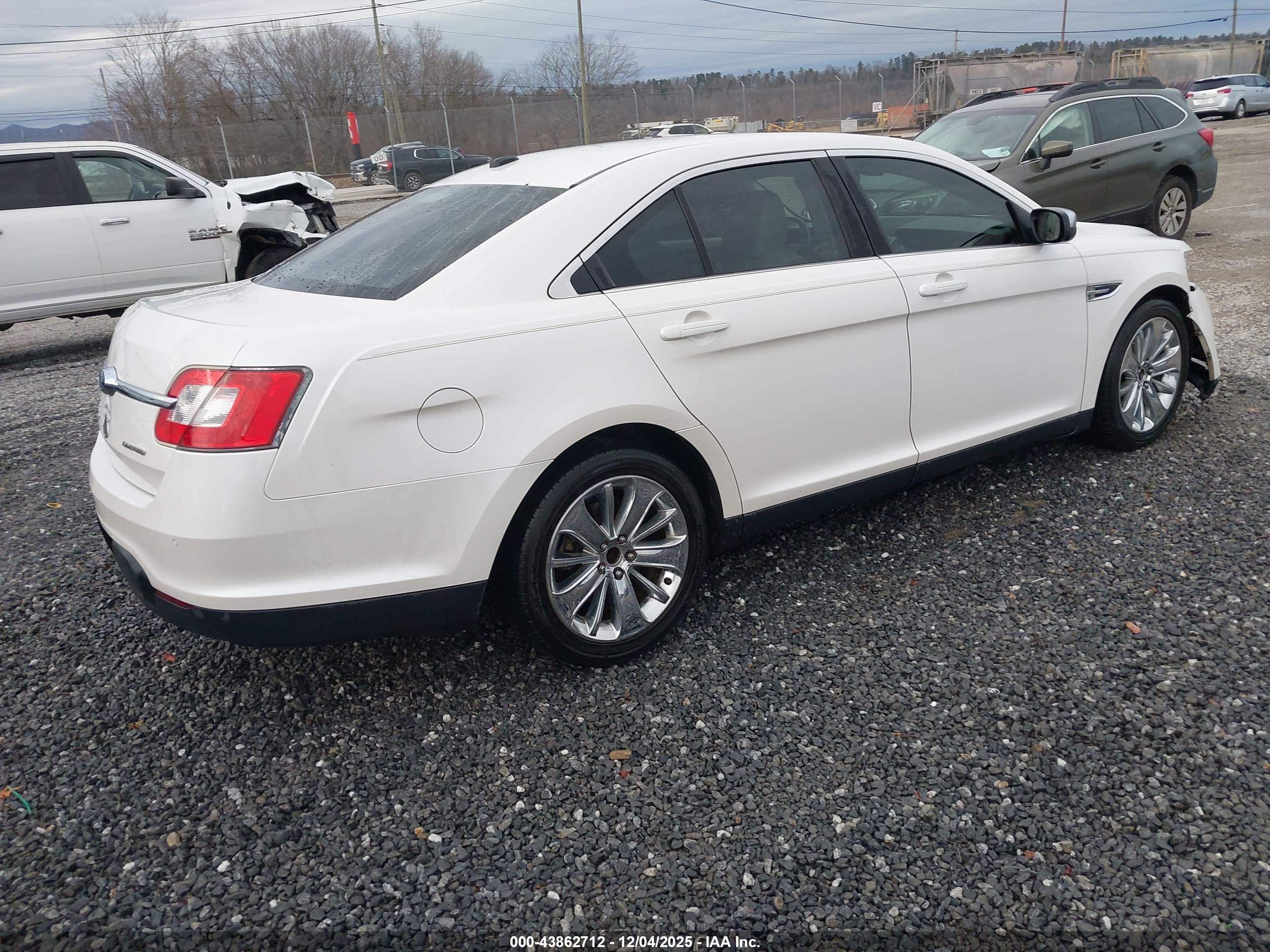 FORD TAURUS image 4