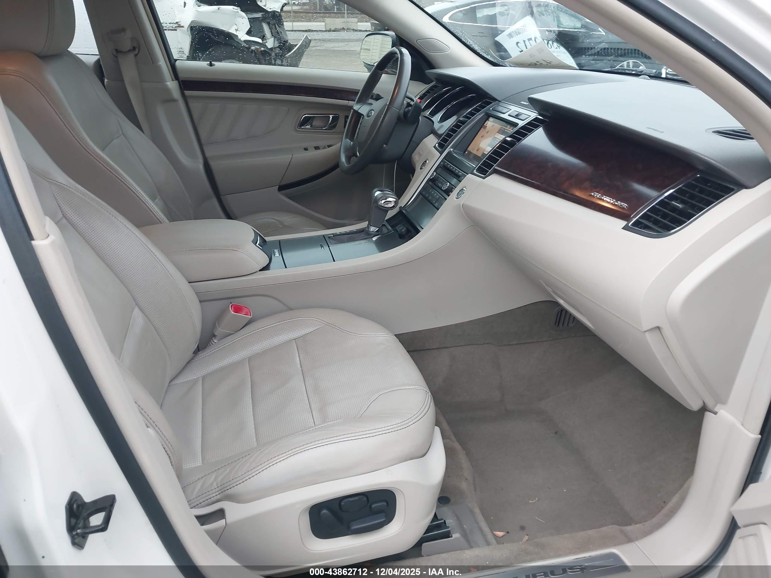 FORD TAURUS image 5