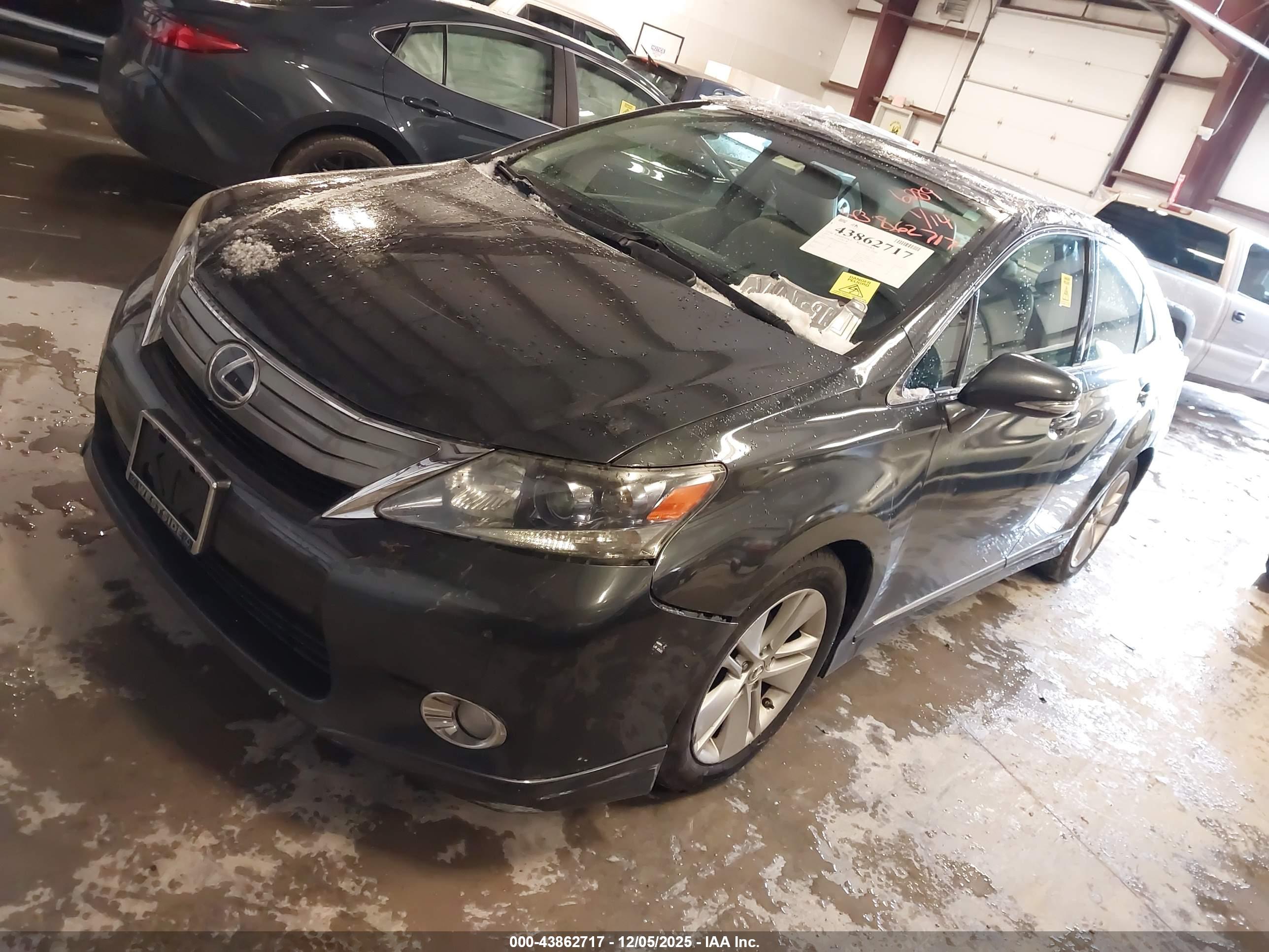 LEXUS HS image 2