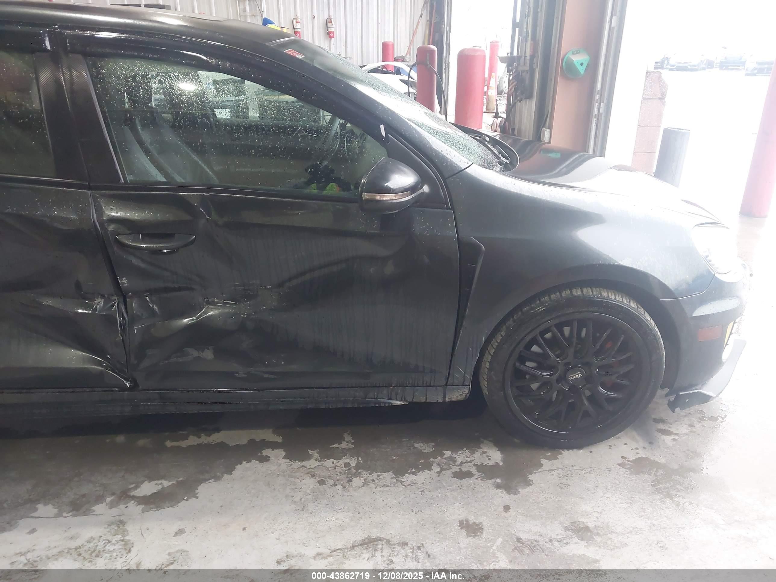 VOLKSWAGEN GTI image 6