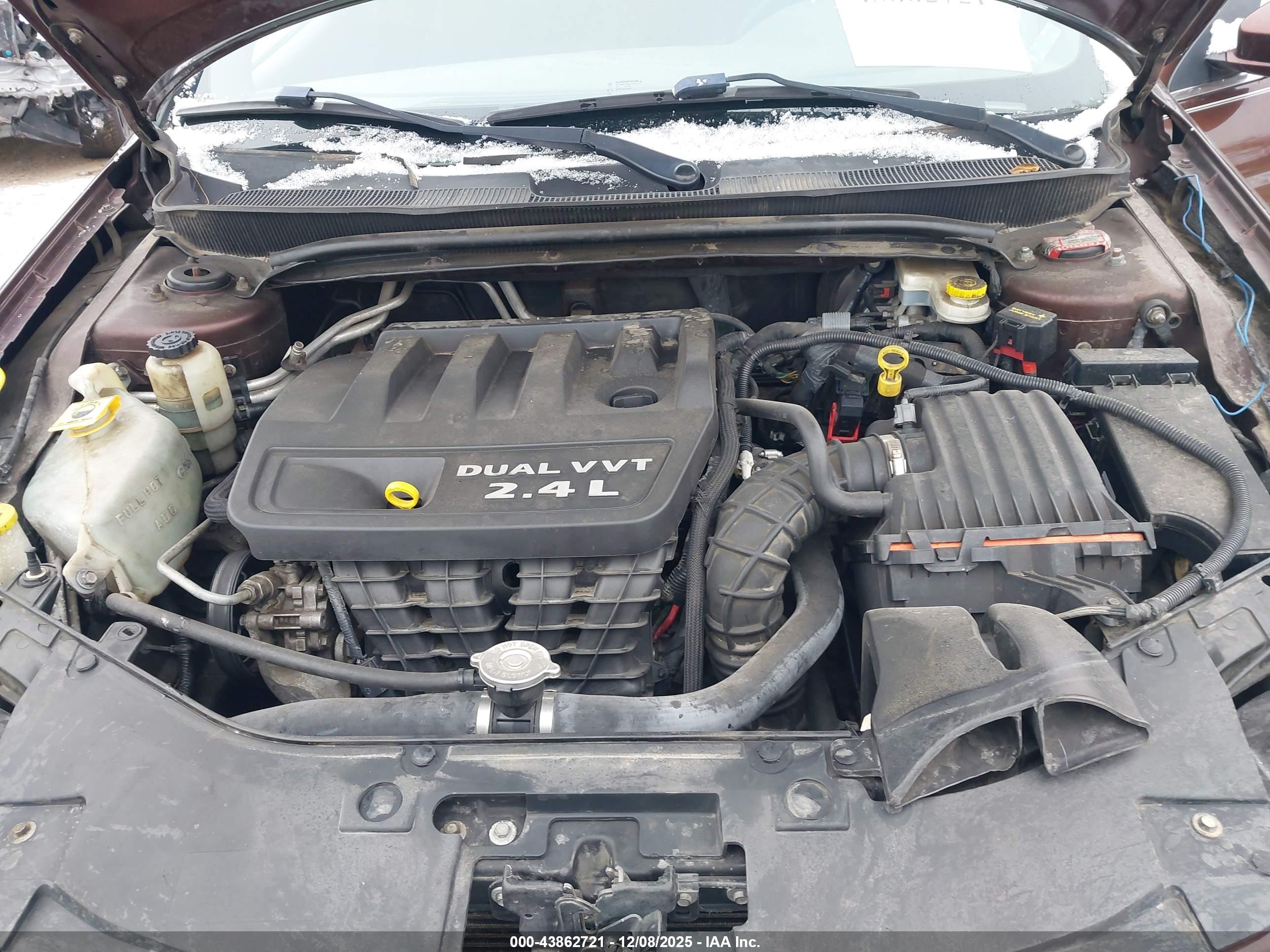 CHRYSLER 200 image 10