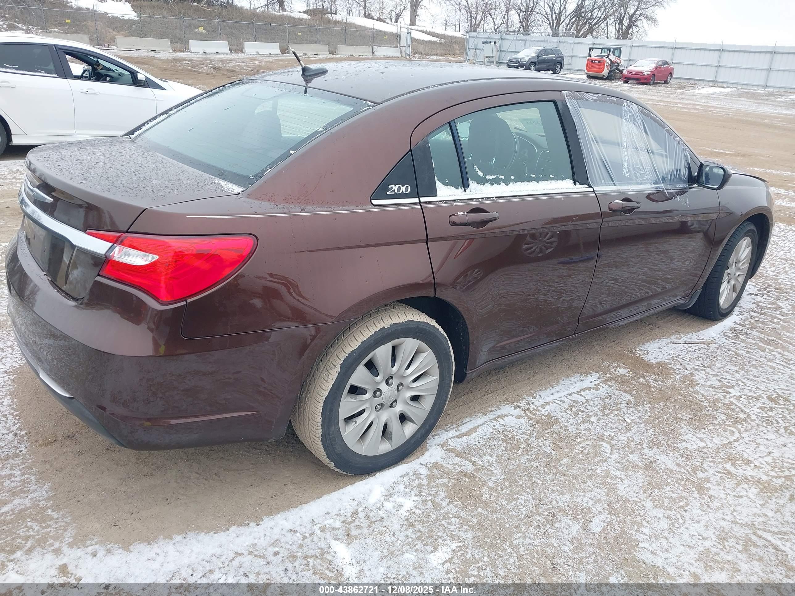 CHRYSLER 200 image 4