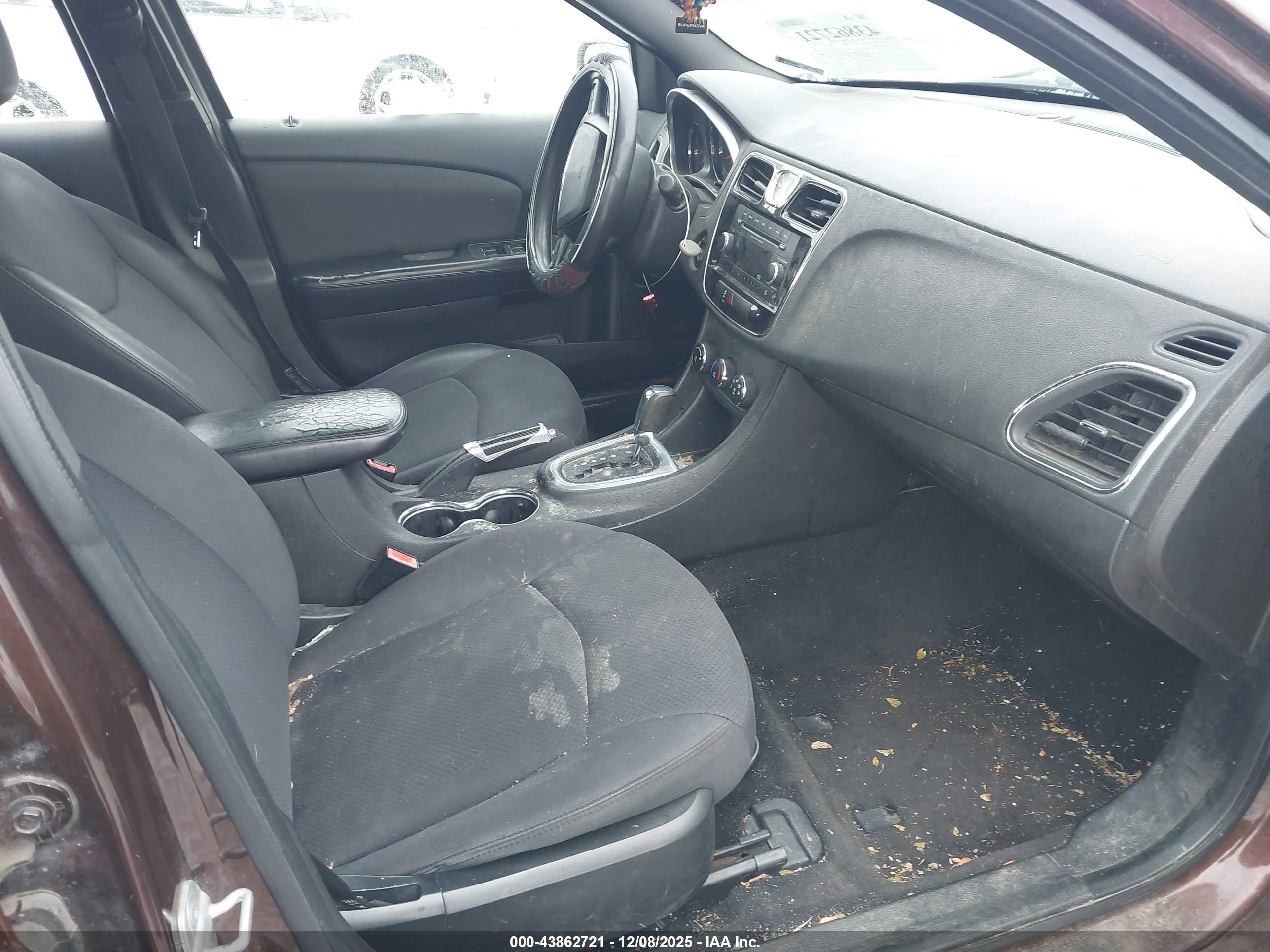 CHRYSLER 200 image 5