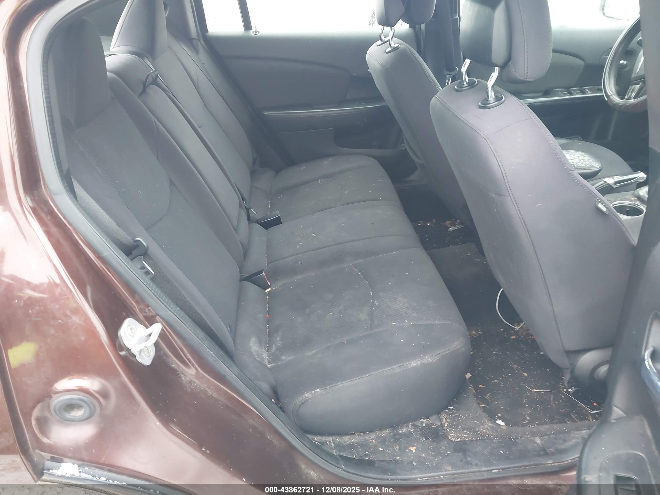 CHRYSLER 200 image 8