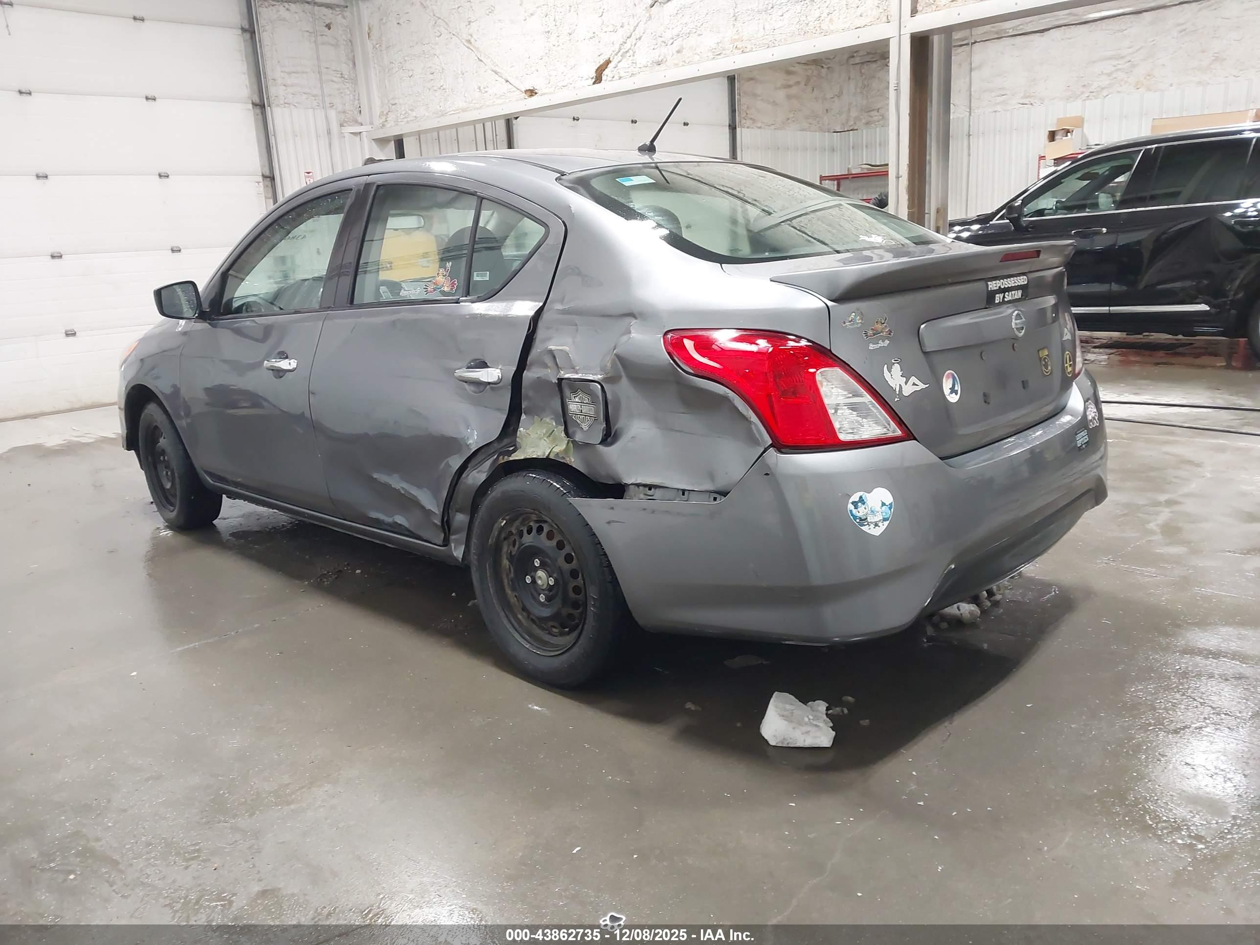 NISSAN VERSA image 3