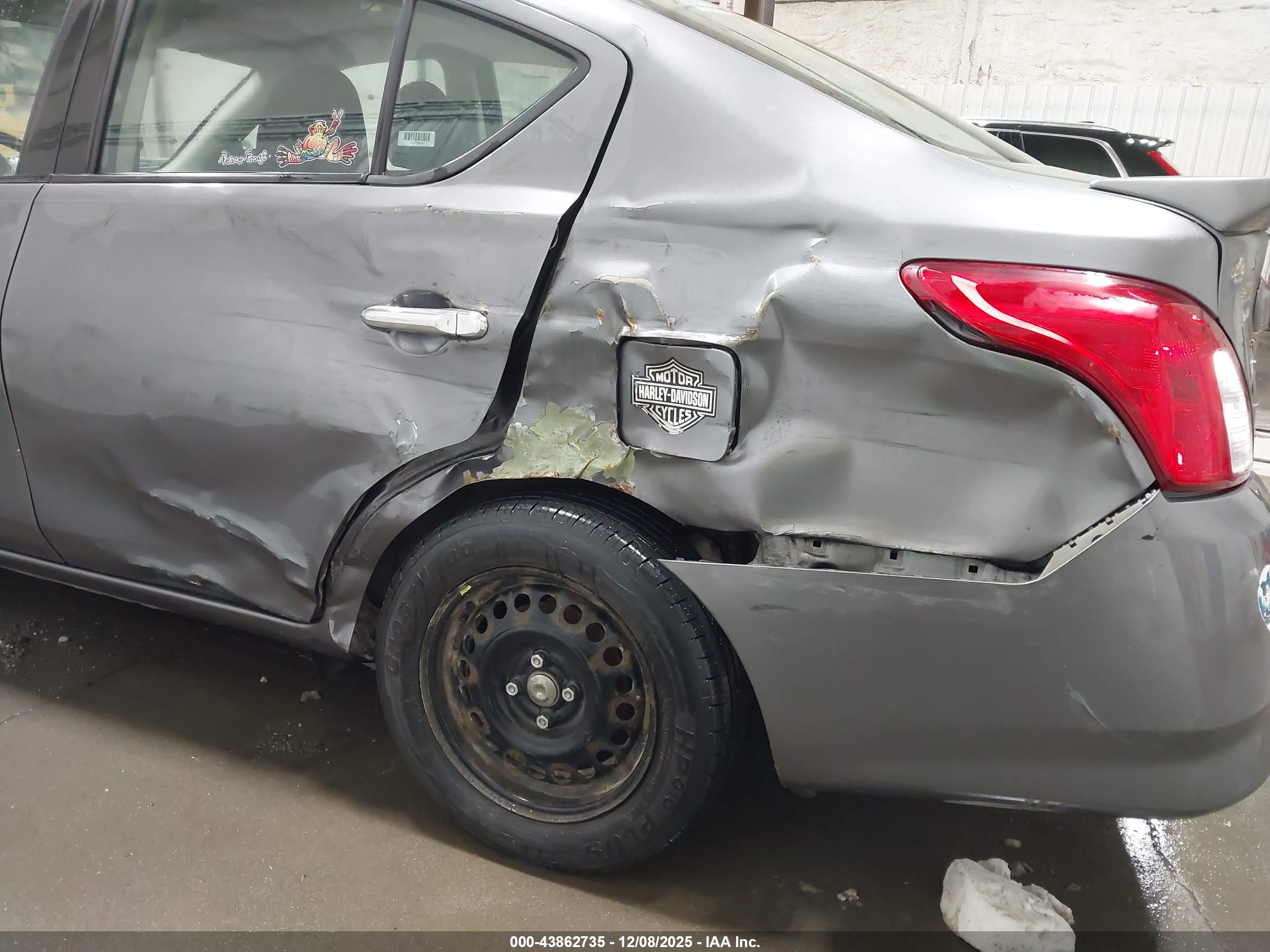 NISSAN VERSA image 6