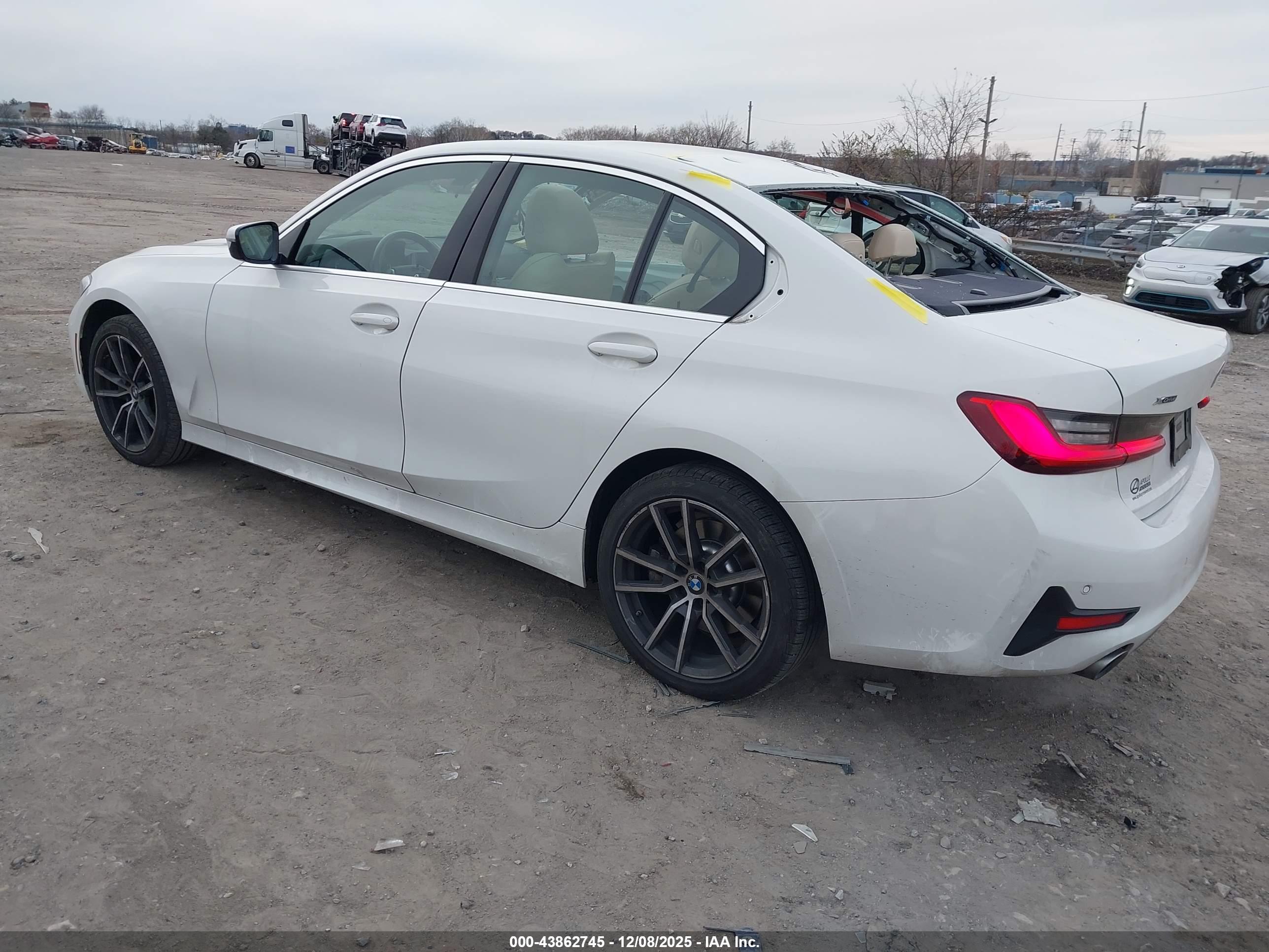 BMW 330I image 3