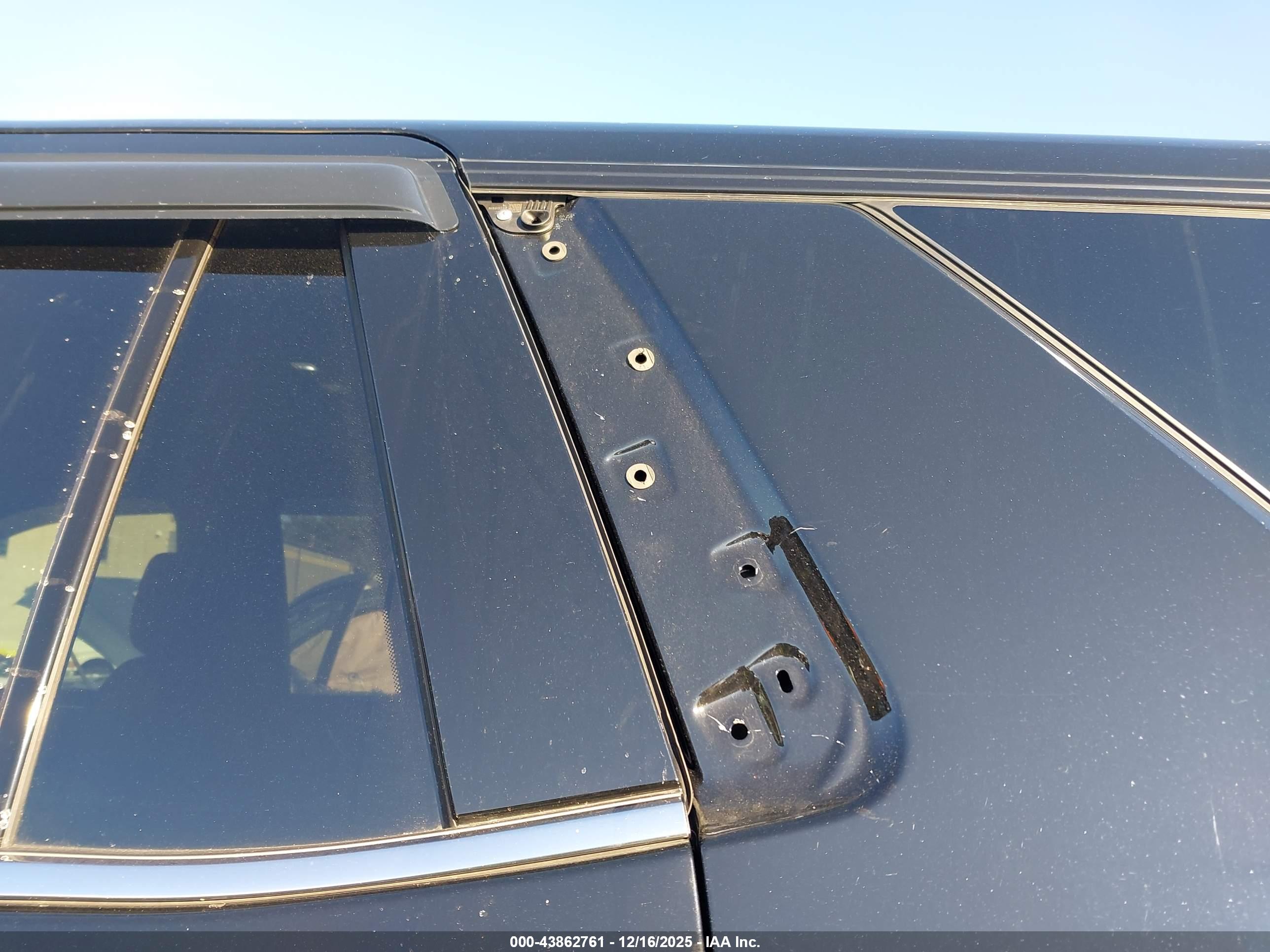 CHEVROLET TAHOE image 6