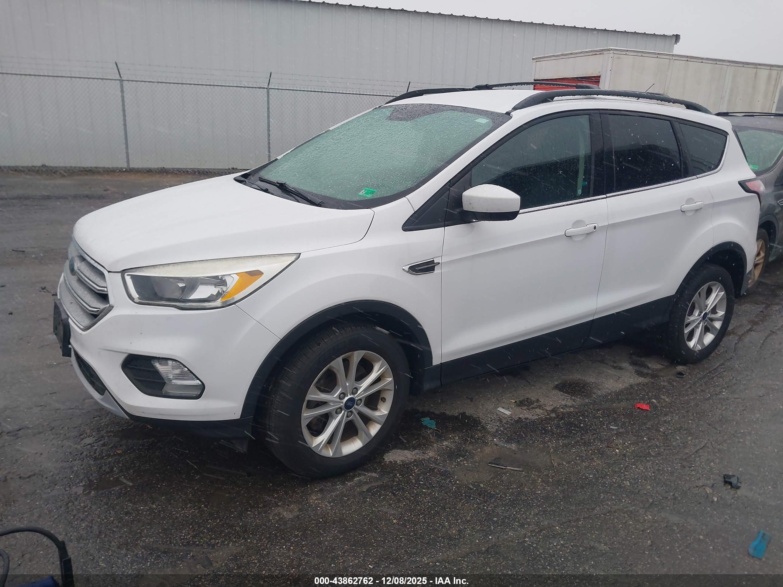 FORD ESCAPE image 2