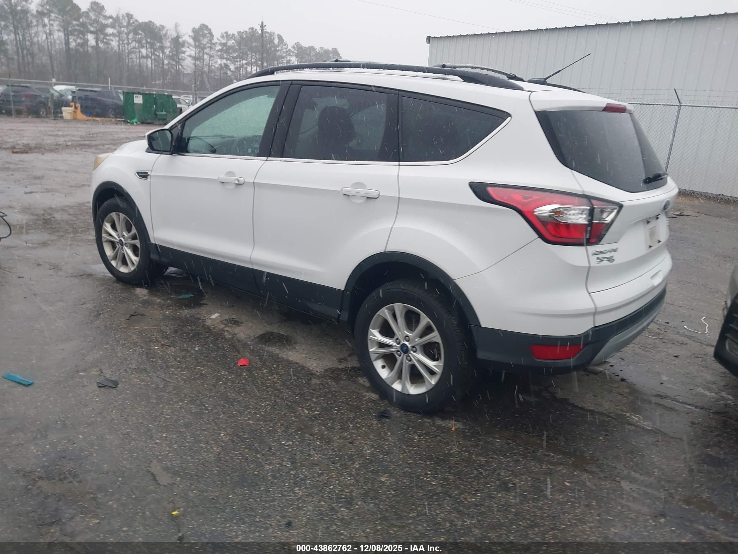 FORD ESCAPE image 3