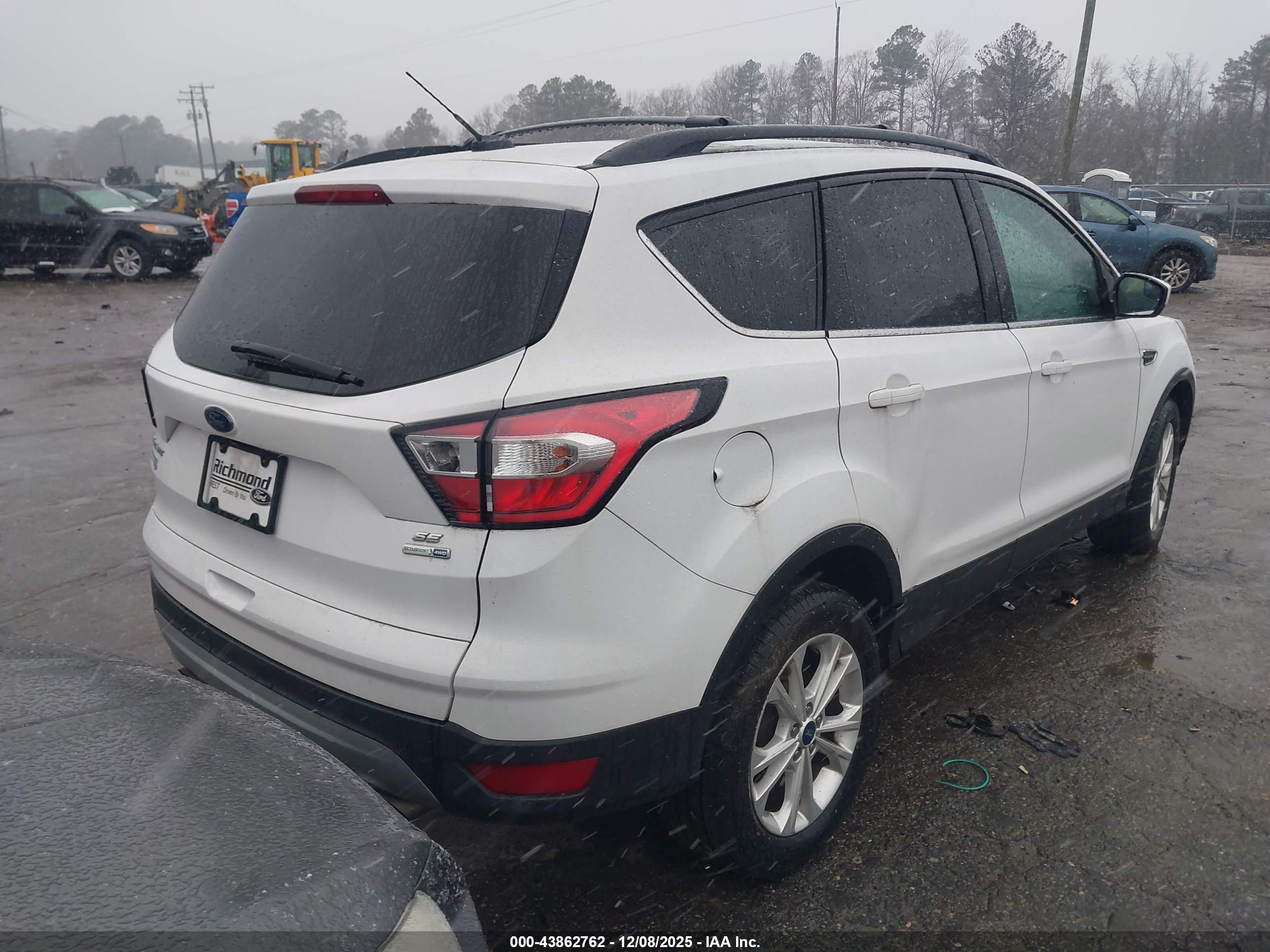 FORD ESCAPE image 4