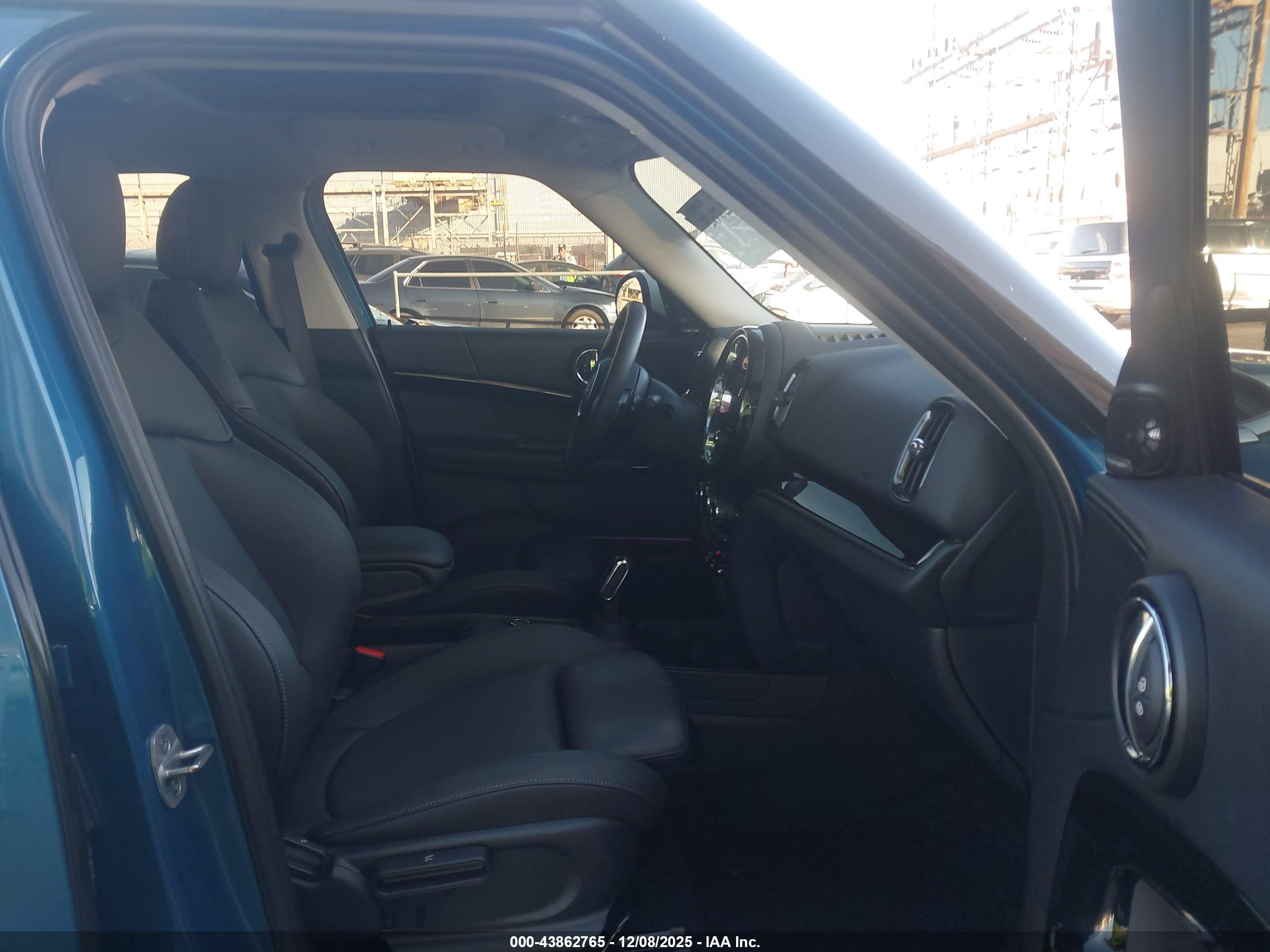 MINI COUNTRYMAN image 5
