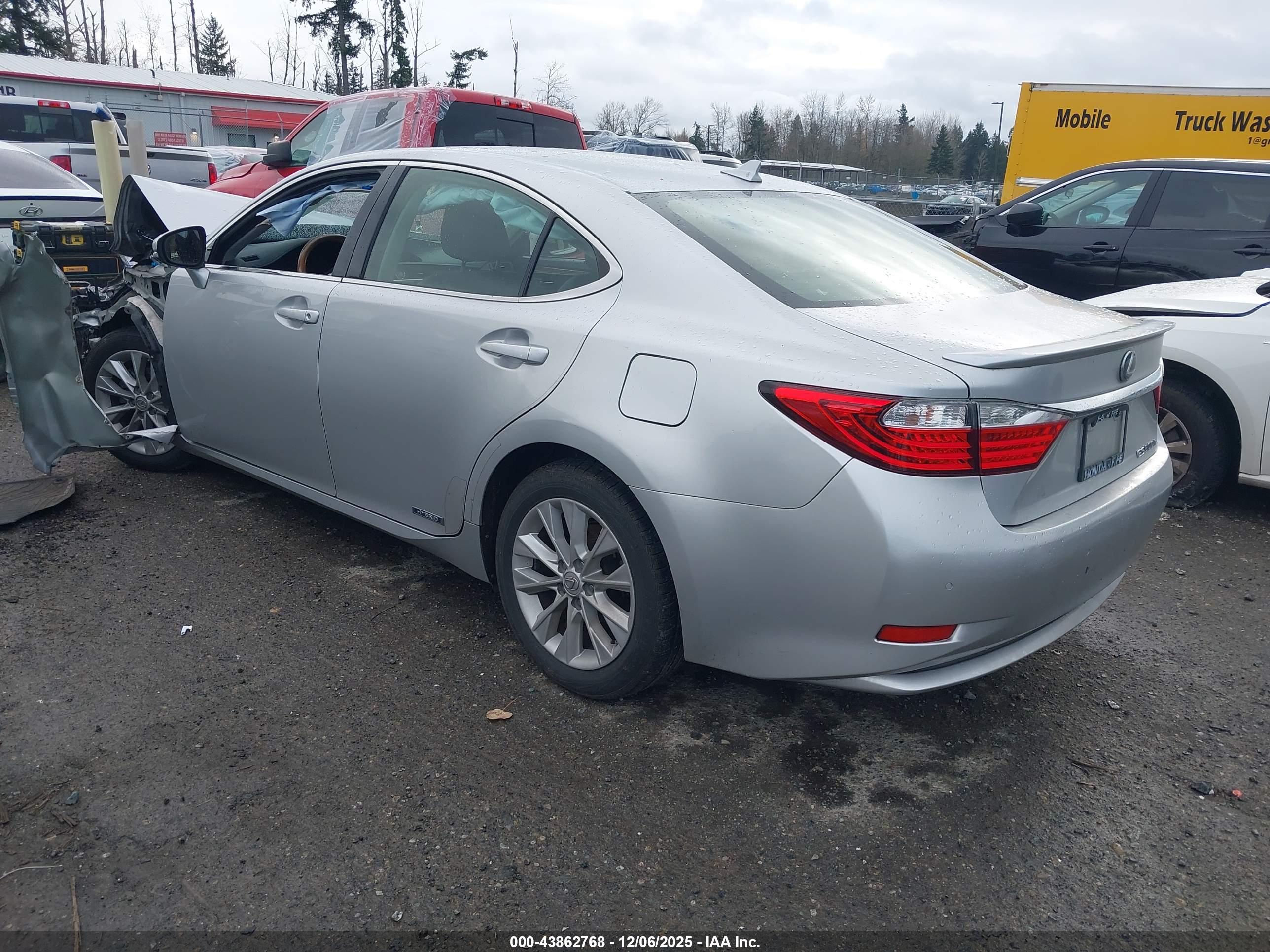 LEXUS ES image 3