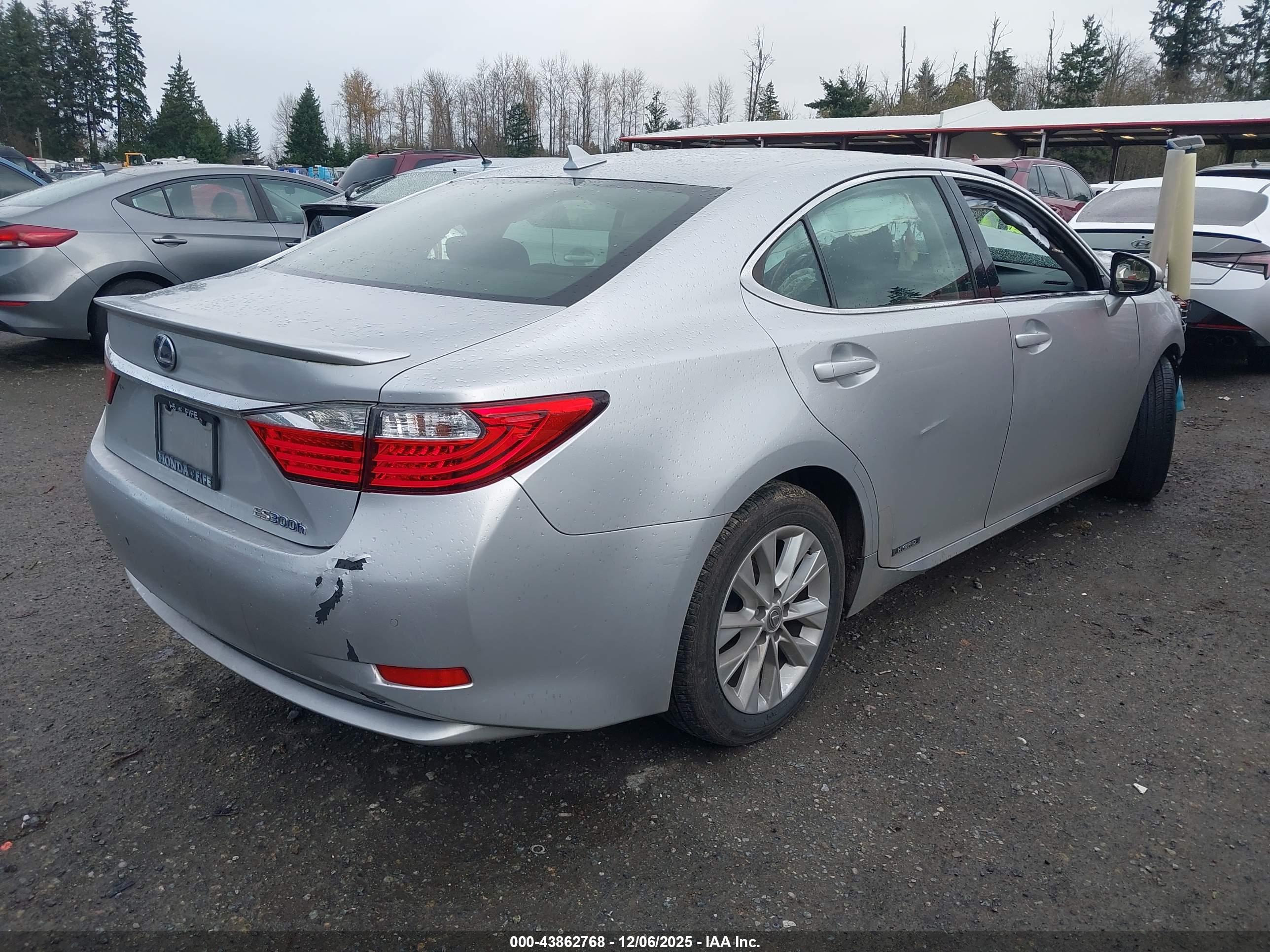 LEXUS ES image 4