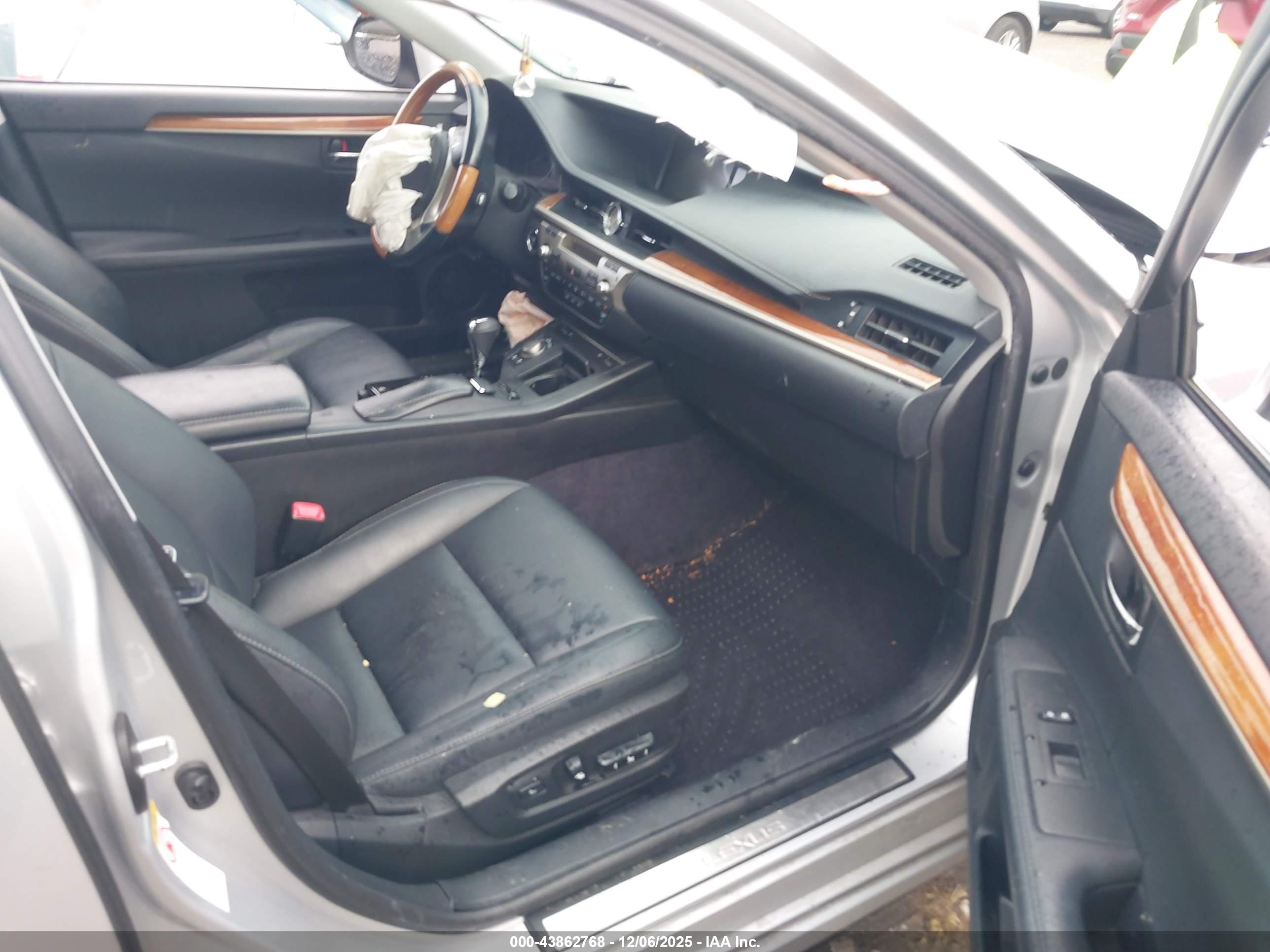 LEXUS ES image 5