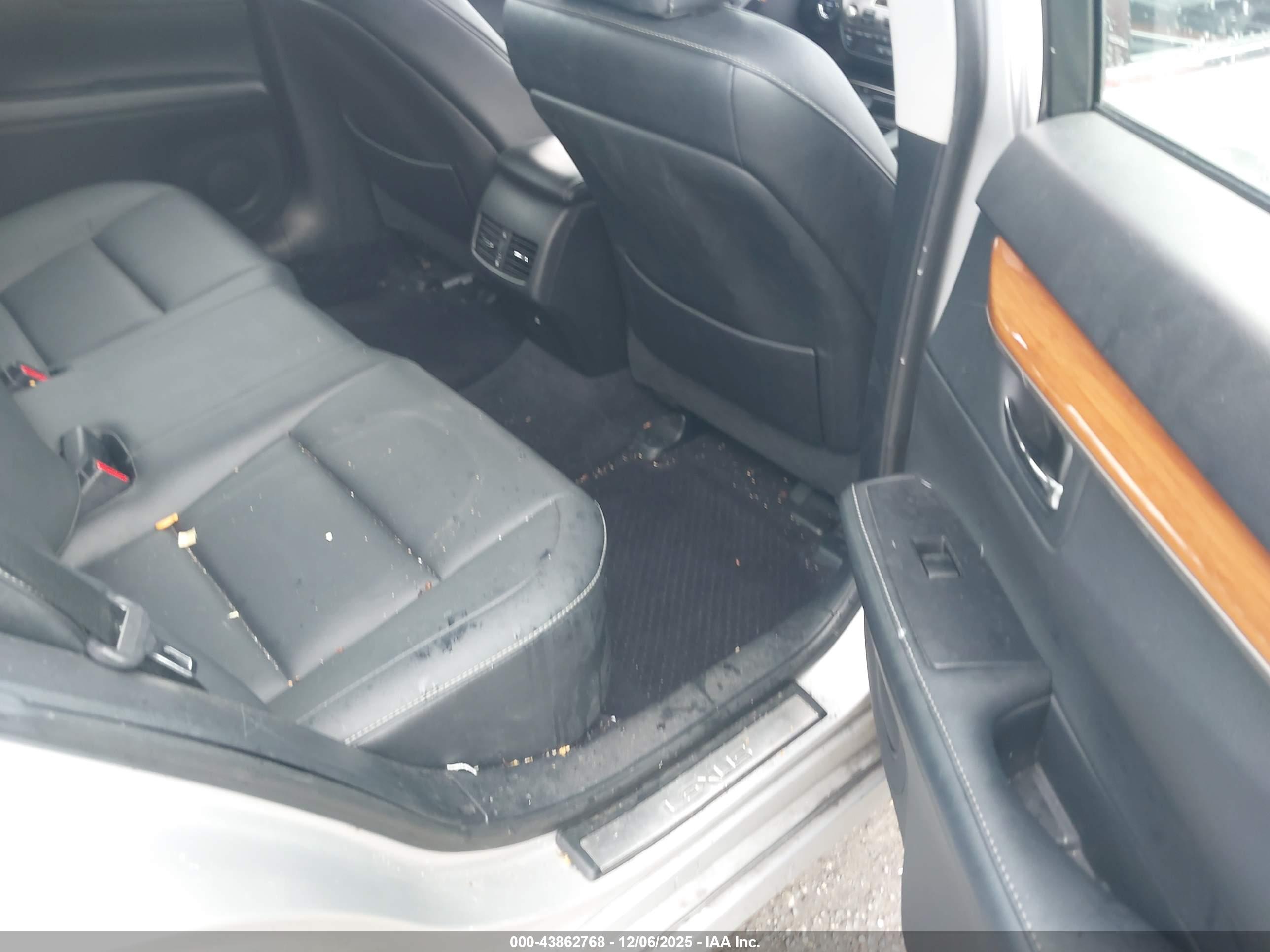 LEXUS ES image 8