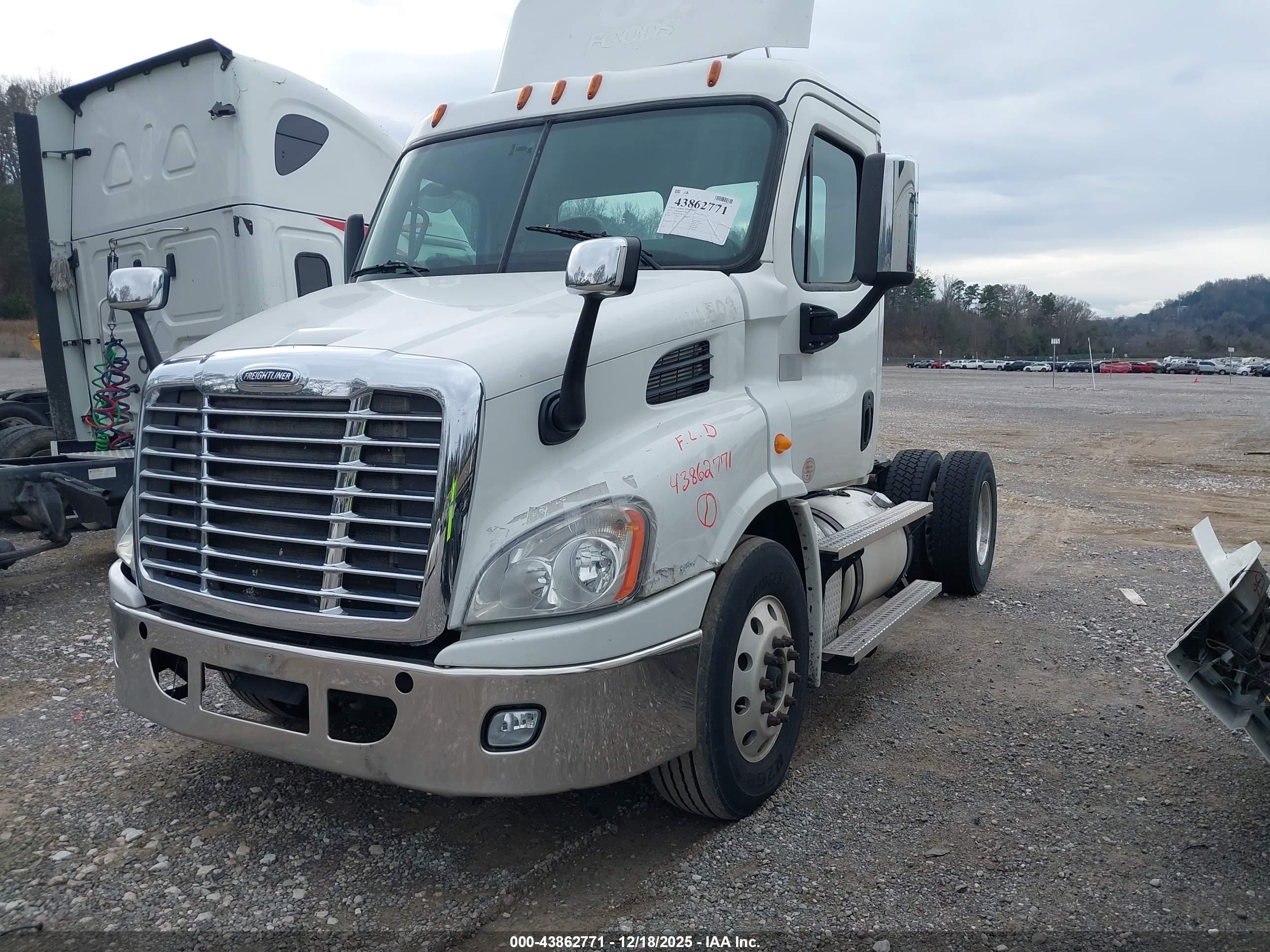 FREIGHTLINER CASCADIA image 2