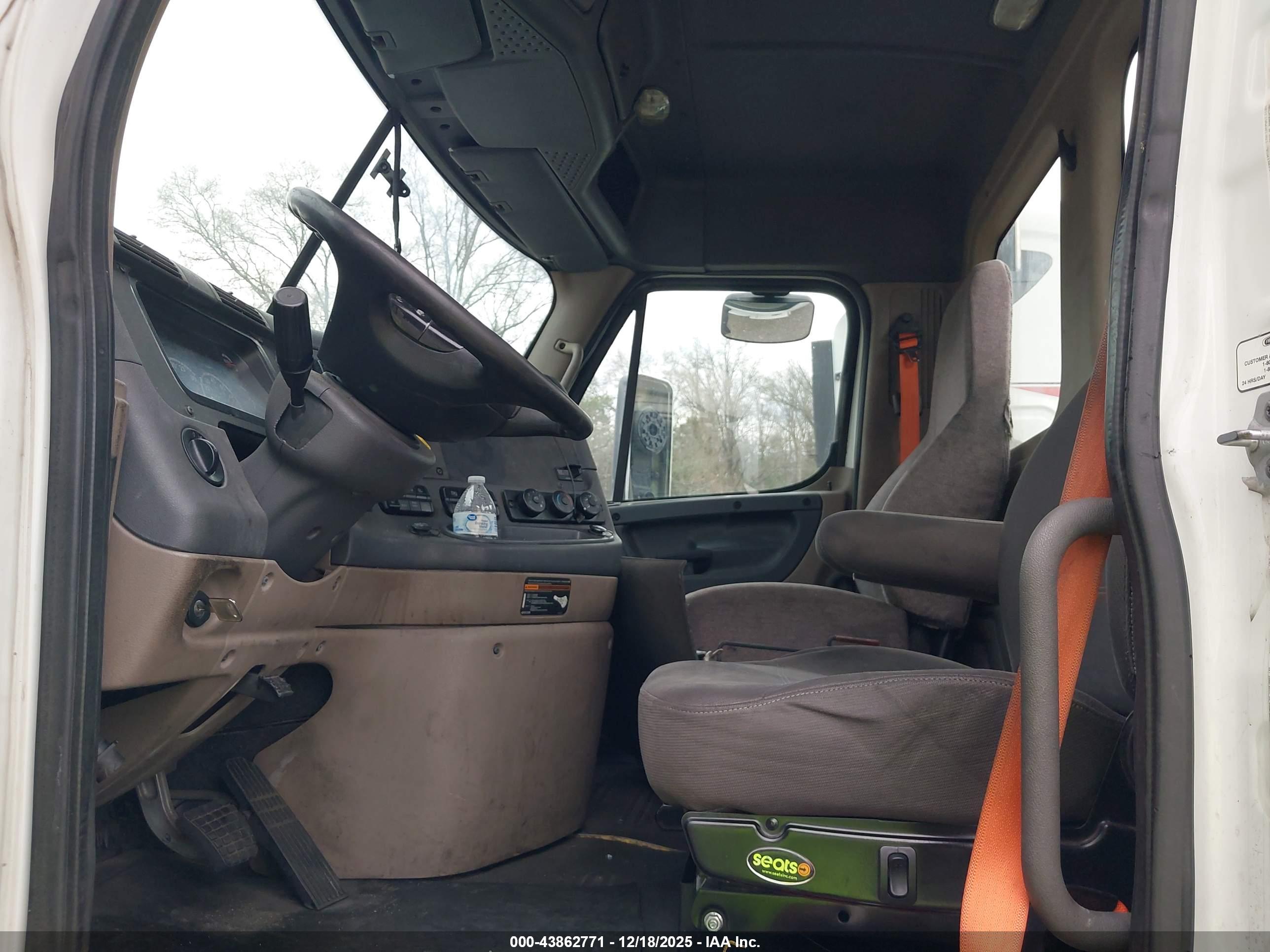 FREIGHTLINER CASCADIA image 8