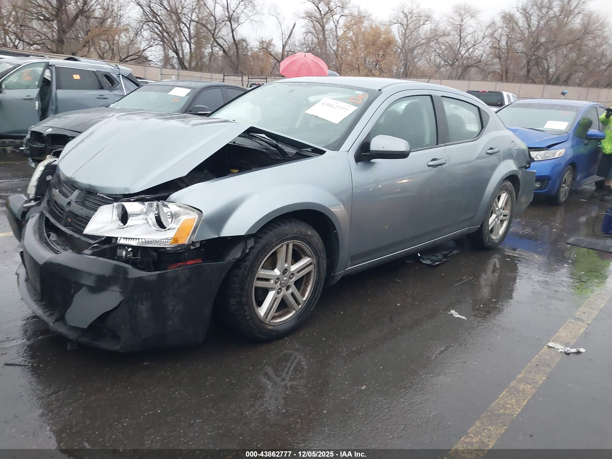 DODGE AVENGER image 2