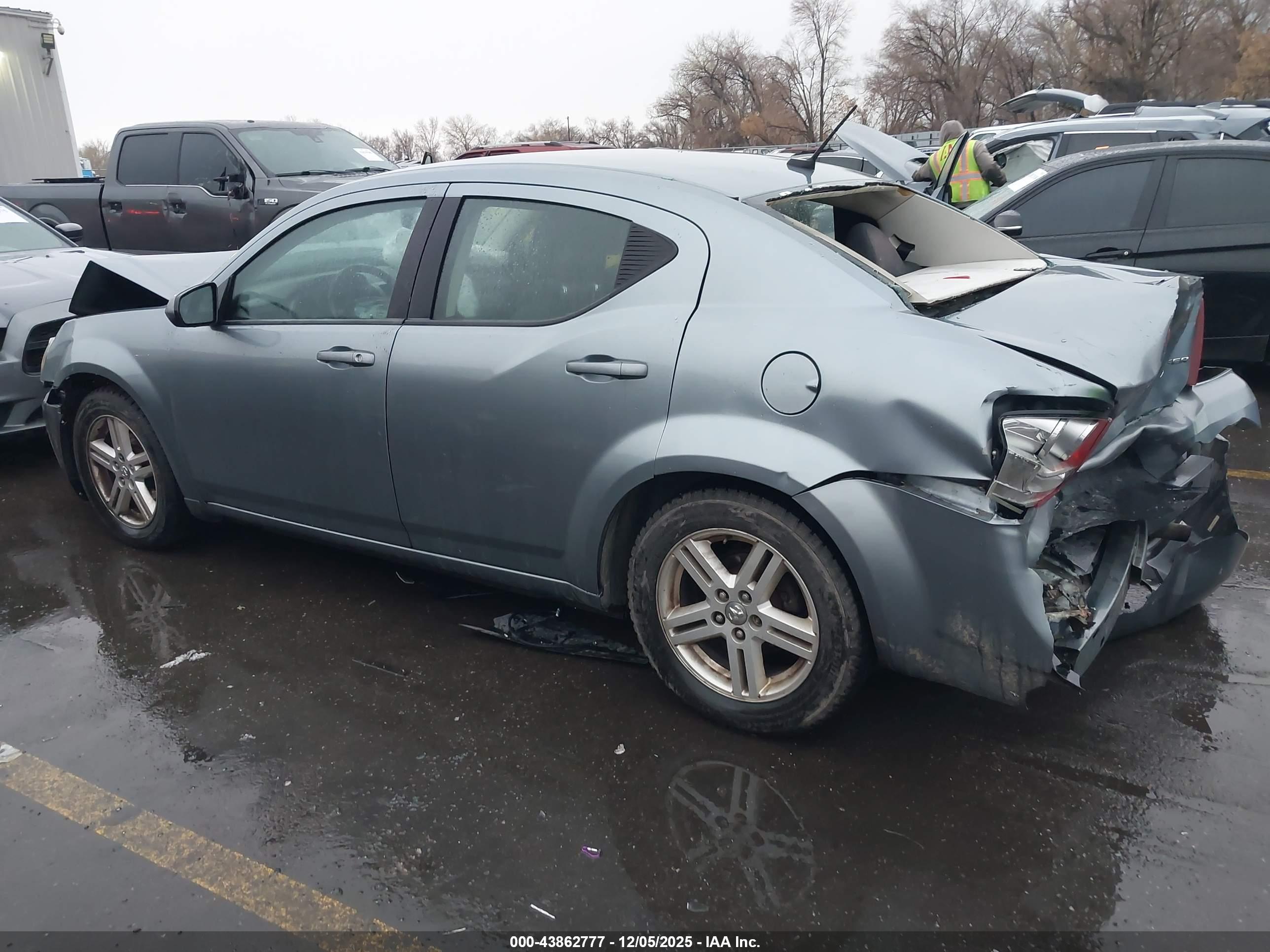 DODGE AVENGER image 3